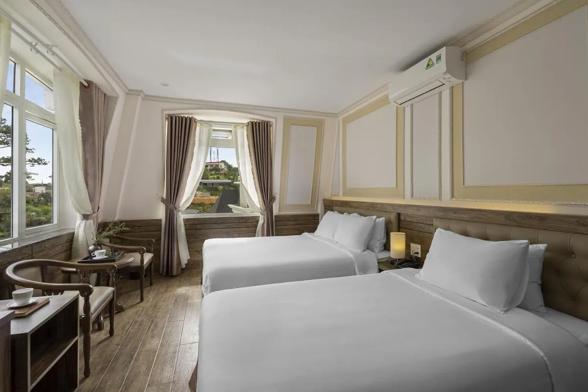 Bed in New Life Hotel - Da Lat