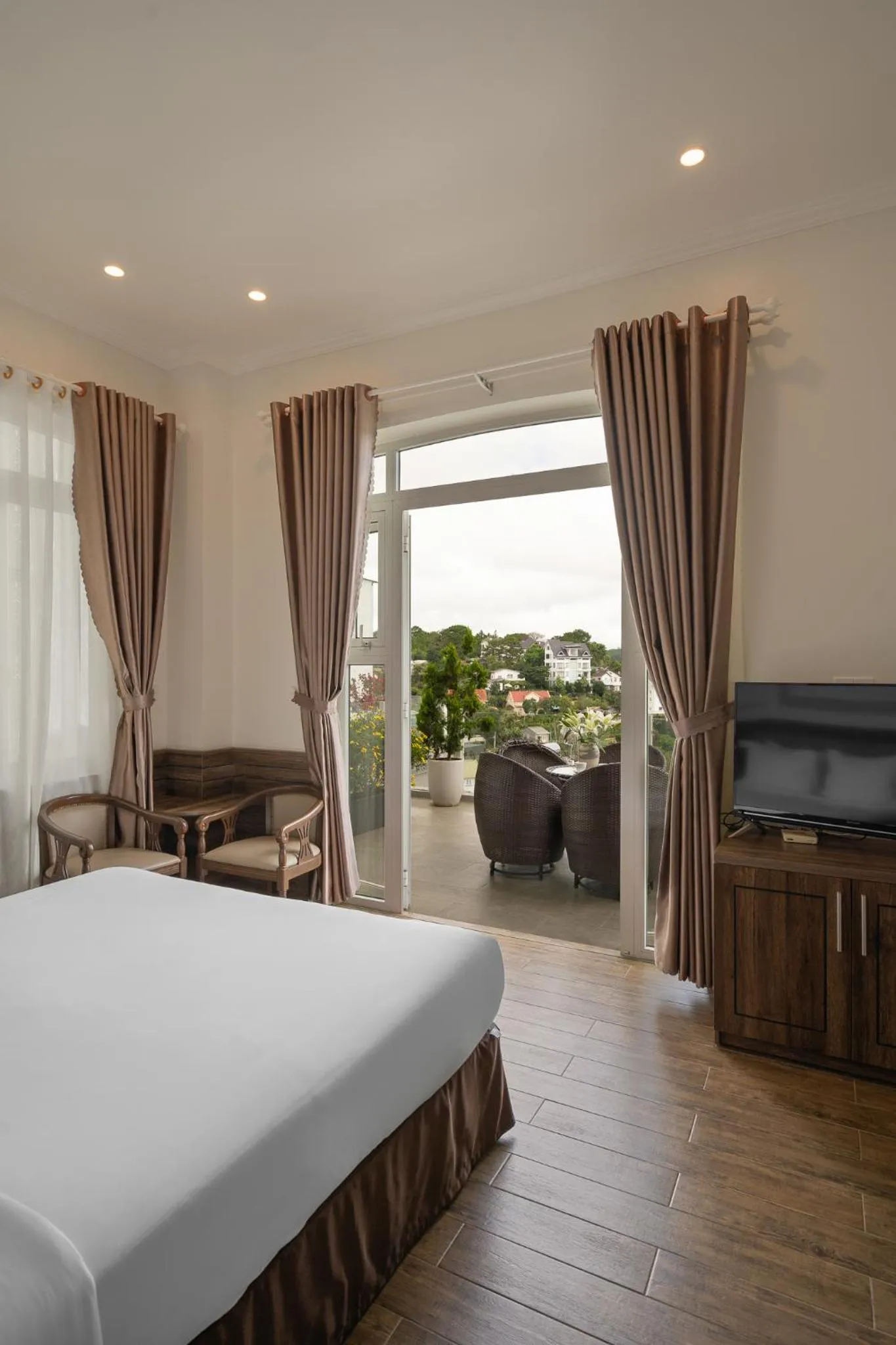 Bed in New Life Hotel - Da Lat