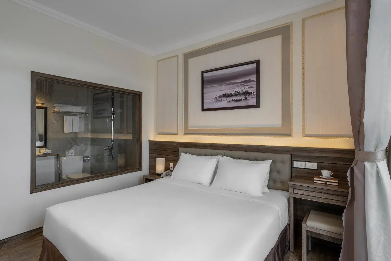 Deluxe Double Balcony Street View in New Life Hotel - Da Lat Deluxe Double Balcony Street View in New Life Hotel - Da Lat