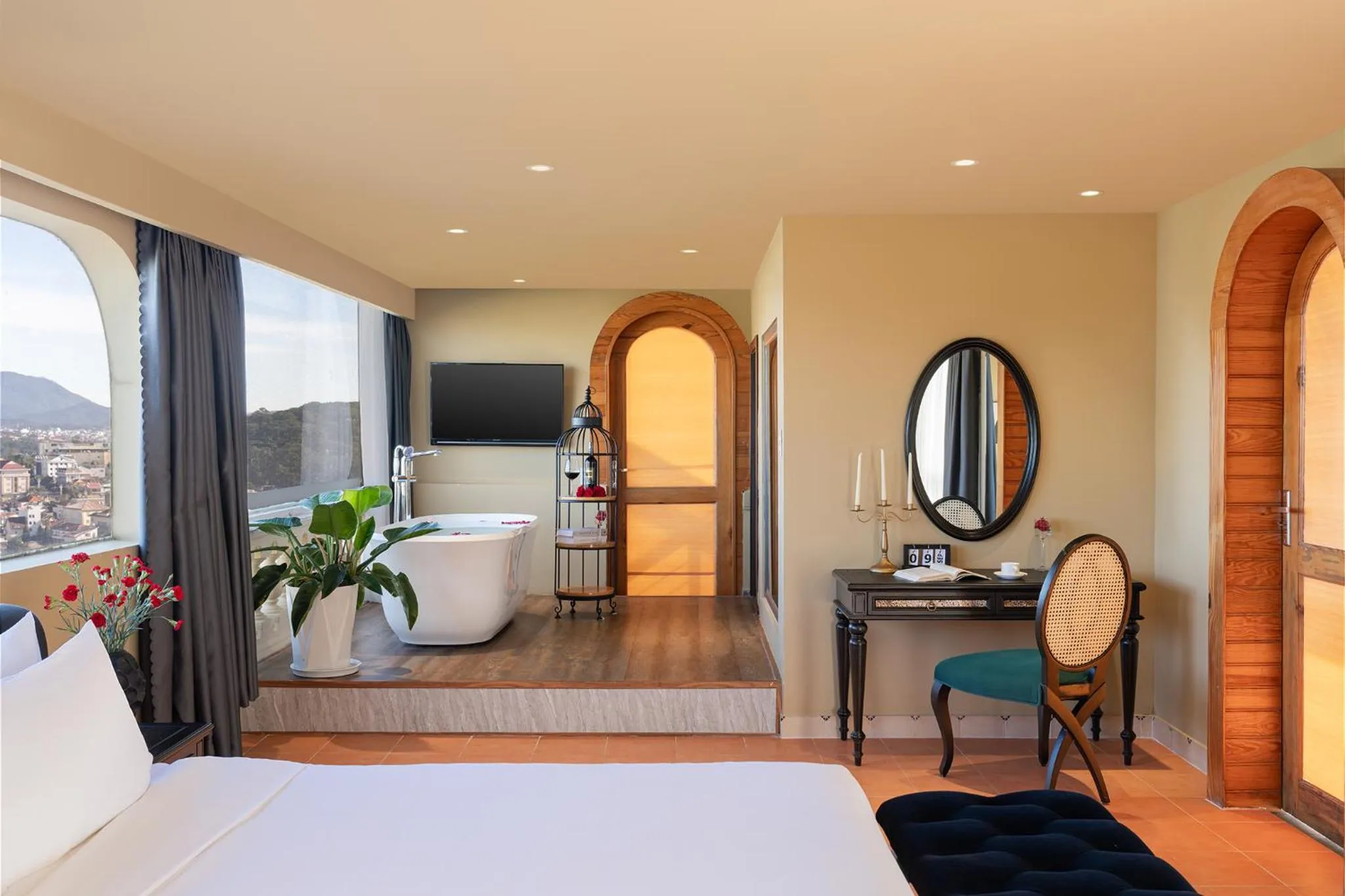 Photo of the whole room, Bed in New Life Hotel - Da Lat