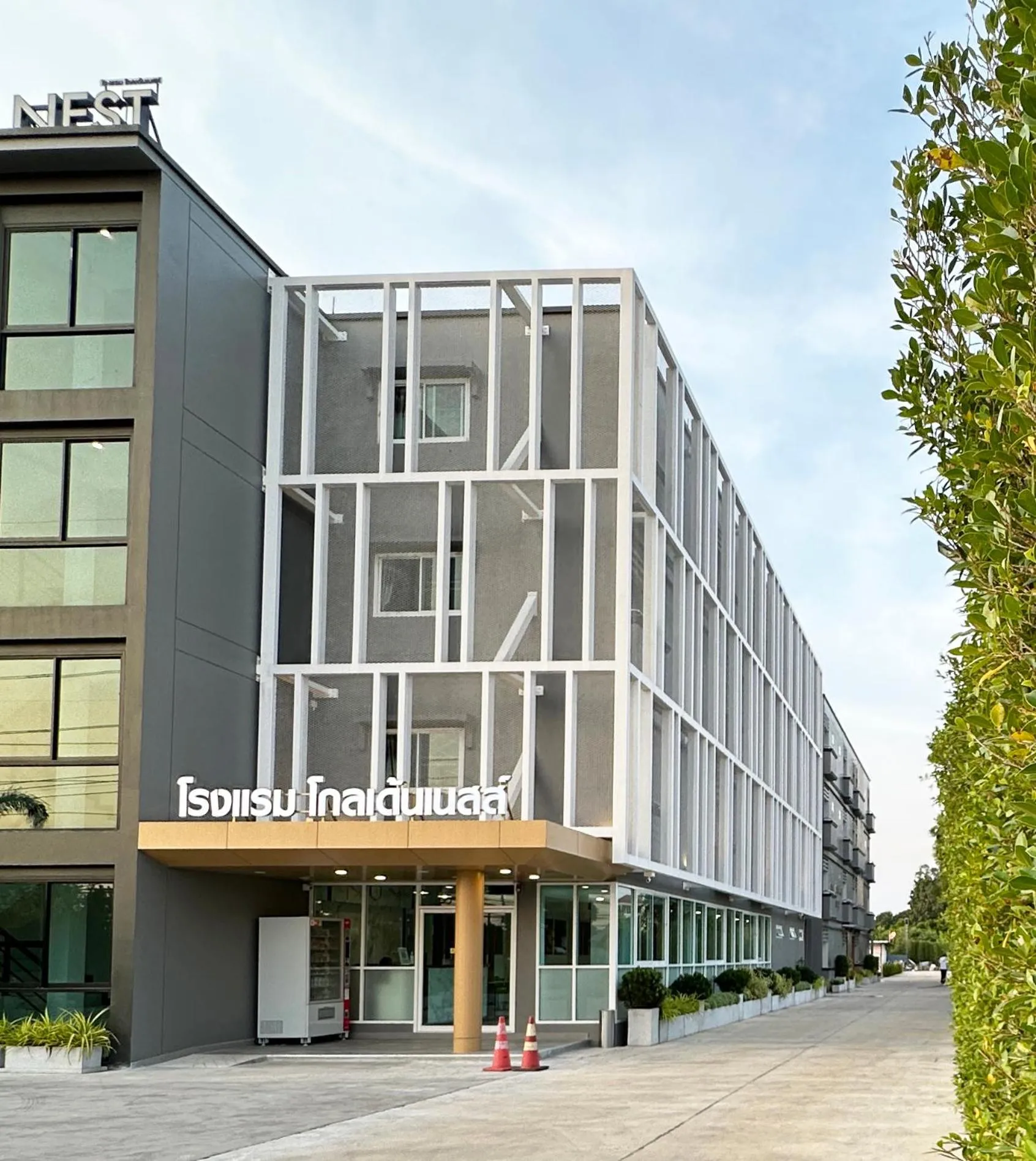 Property building in Golden Nest Hotel Suvarnabhumi