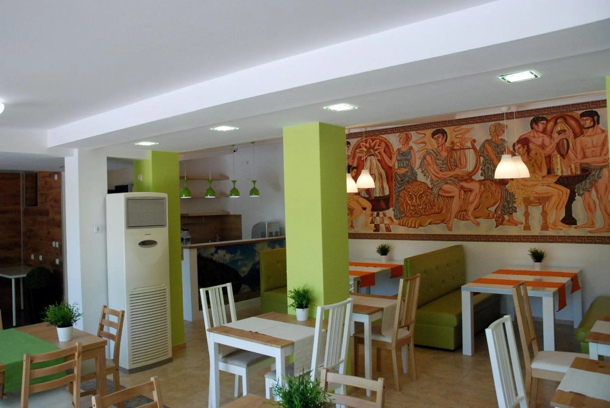 Restaurant/places to eat in Green Hisar Hotel Family