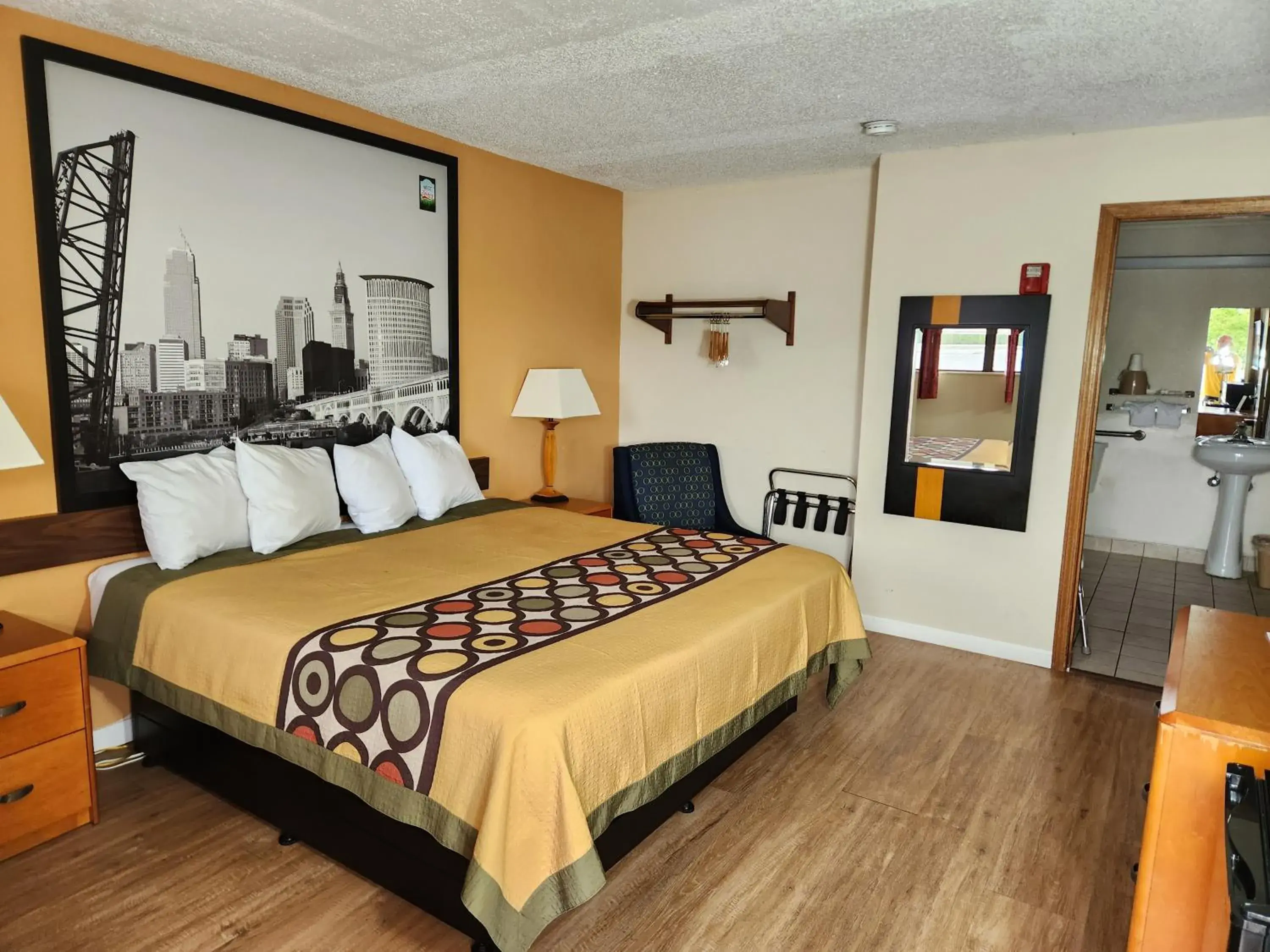 King Room - Mobility Access/Non-Smoking in WestSpring Inn - Westlake Cleveland King Room - Mobility Access/Non-Smoking in WestSpring Inn - Westlake Cleveland