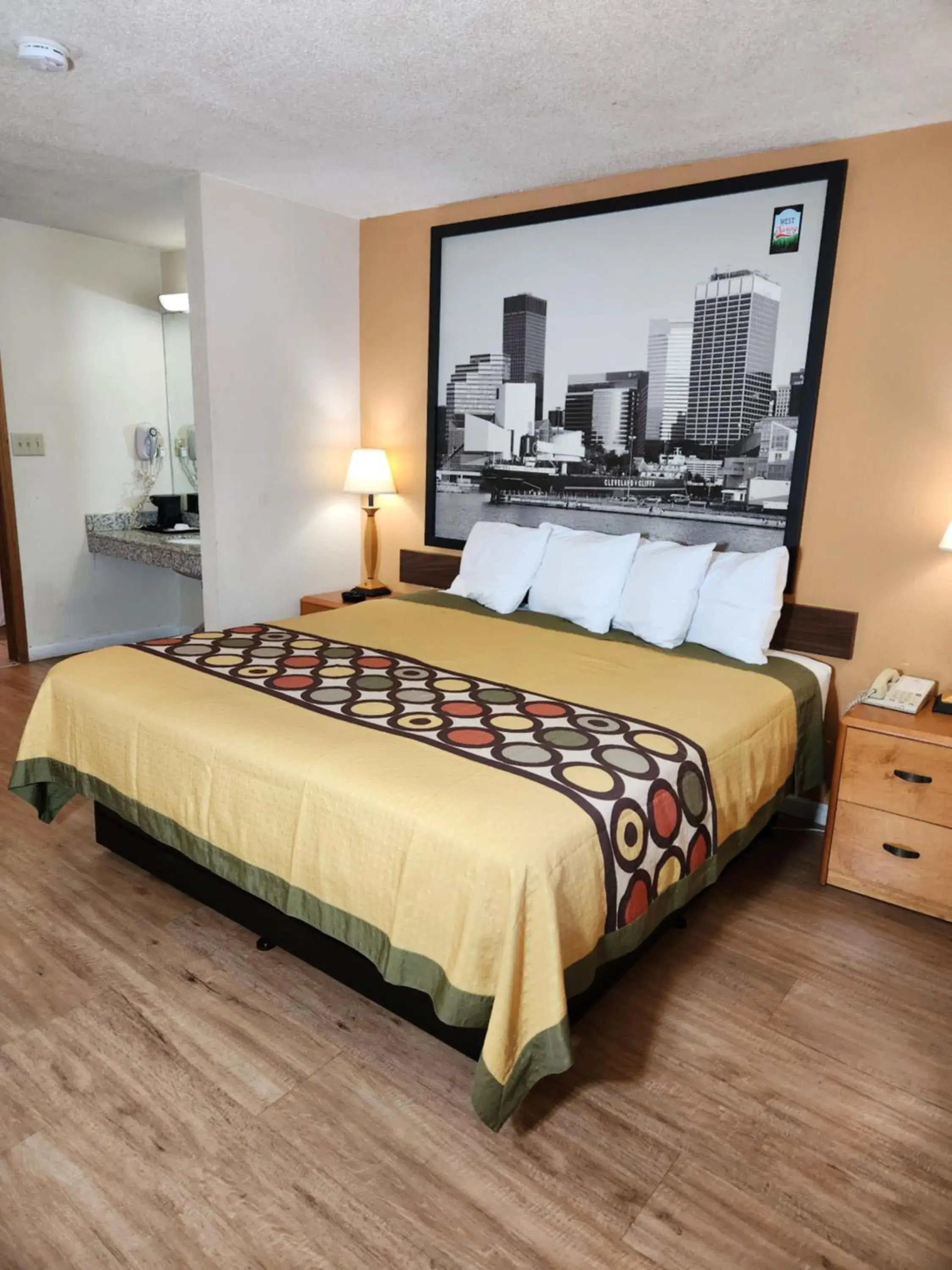 King Room - Non-Smoking in WestSpring Inn - Westlake Cleveland King Room - Non-Smoking in WestSpring Inn - Westlake Cleveland