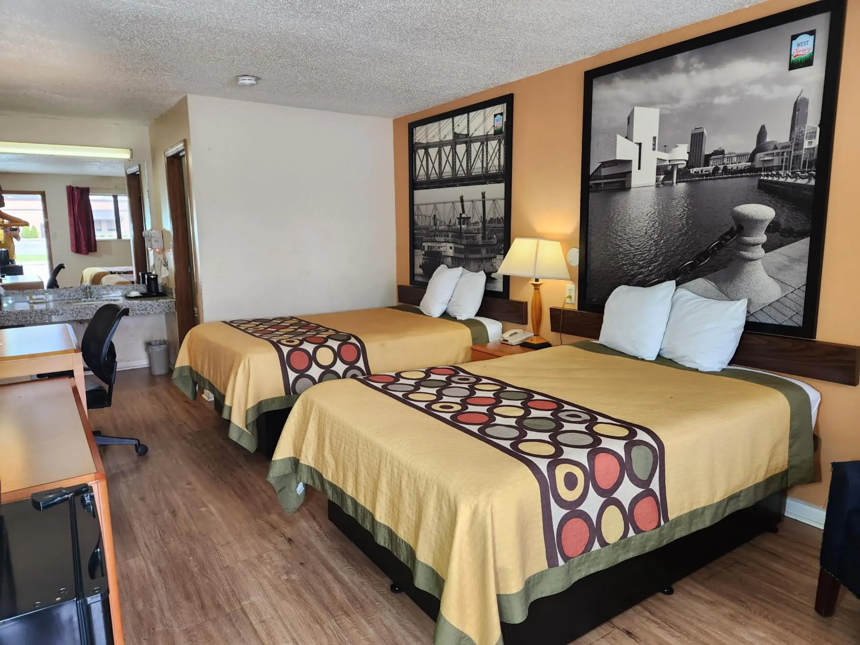 Double Room with Two Double Beds - Non-Smoking in WestSpring Inn - Westlake Cleveland Double Room with Two Double Beds - Non-Smoking in WestSpring Inn - Westlake Cleveland