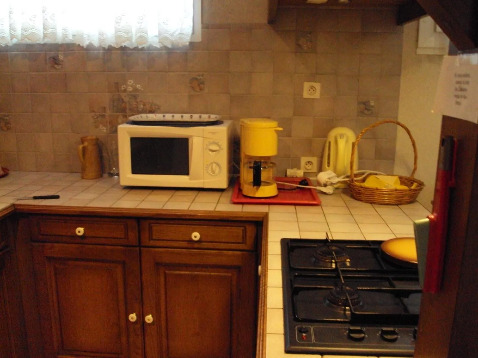 Kitchen or kitchenette in Gîtes du Ménez-Hom