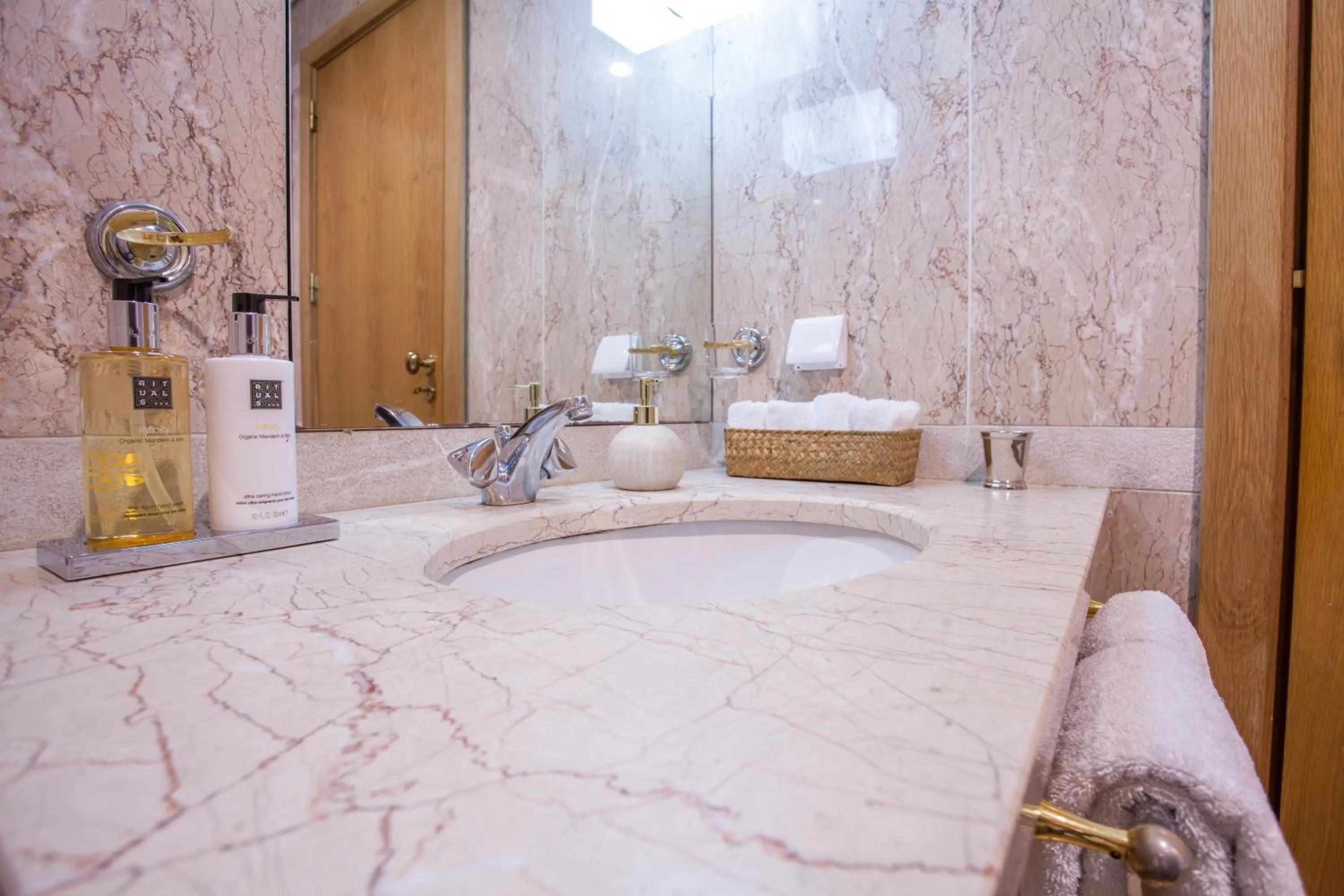 Bathroom, Bed in Quinta Miramar