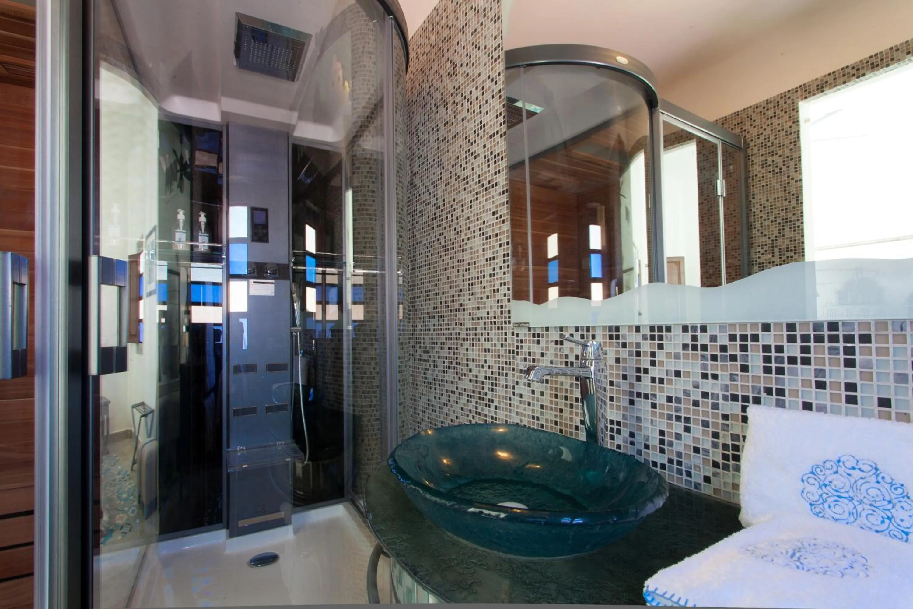 Bathroom in Riad Le Perroquet Bleu Suites & Spa
