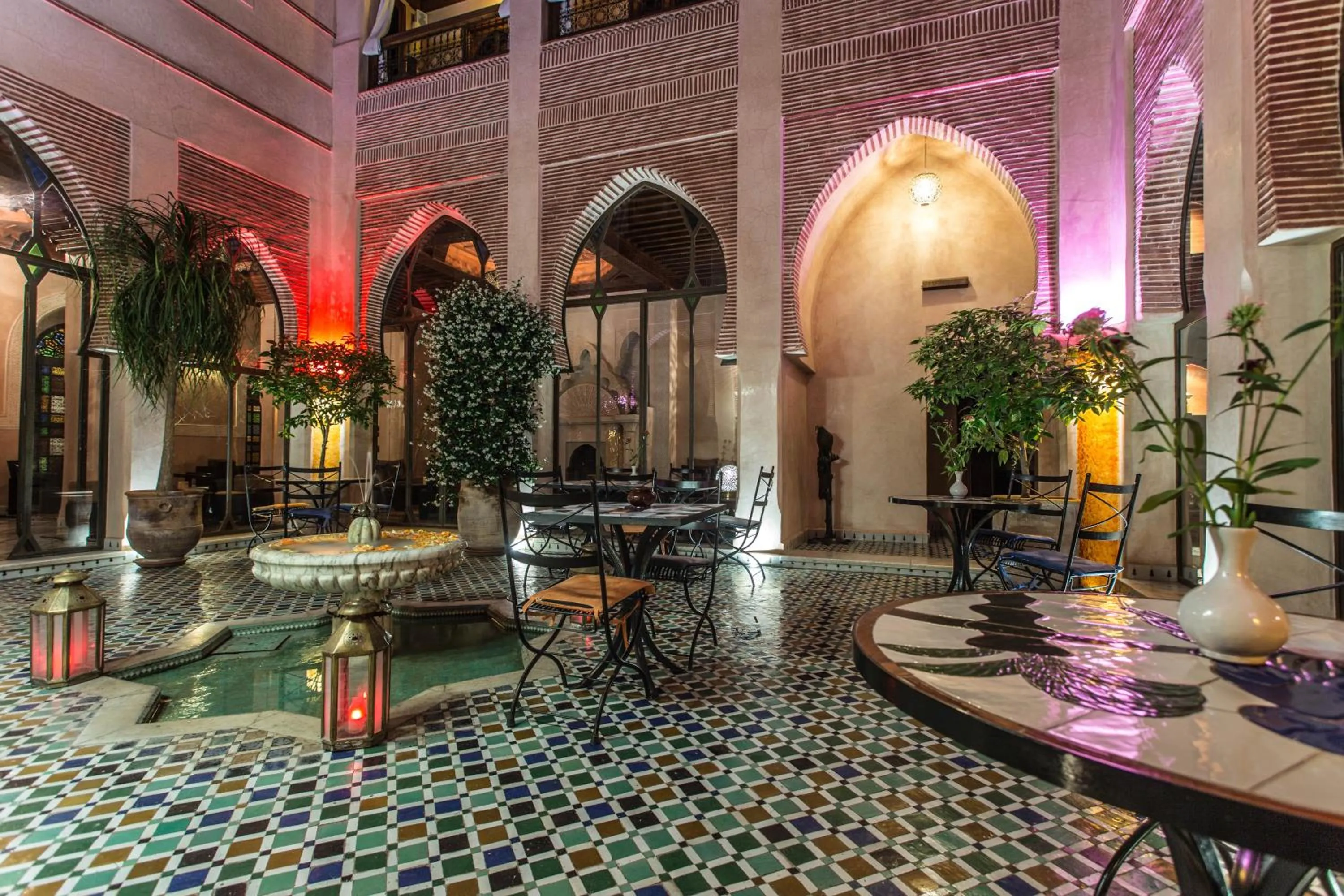 Patio in Riad Le Perroquet Bleu Suites & Spa
