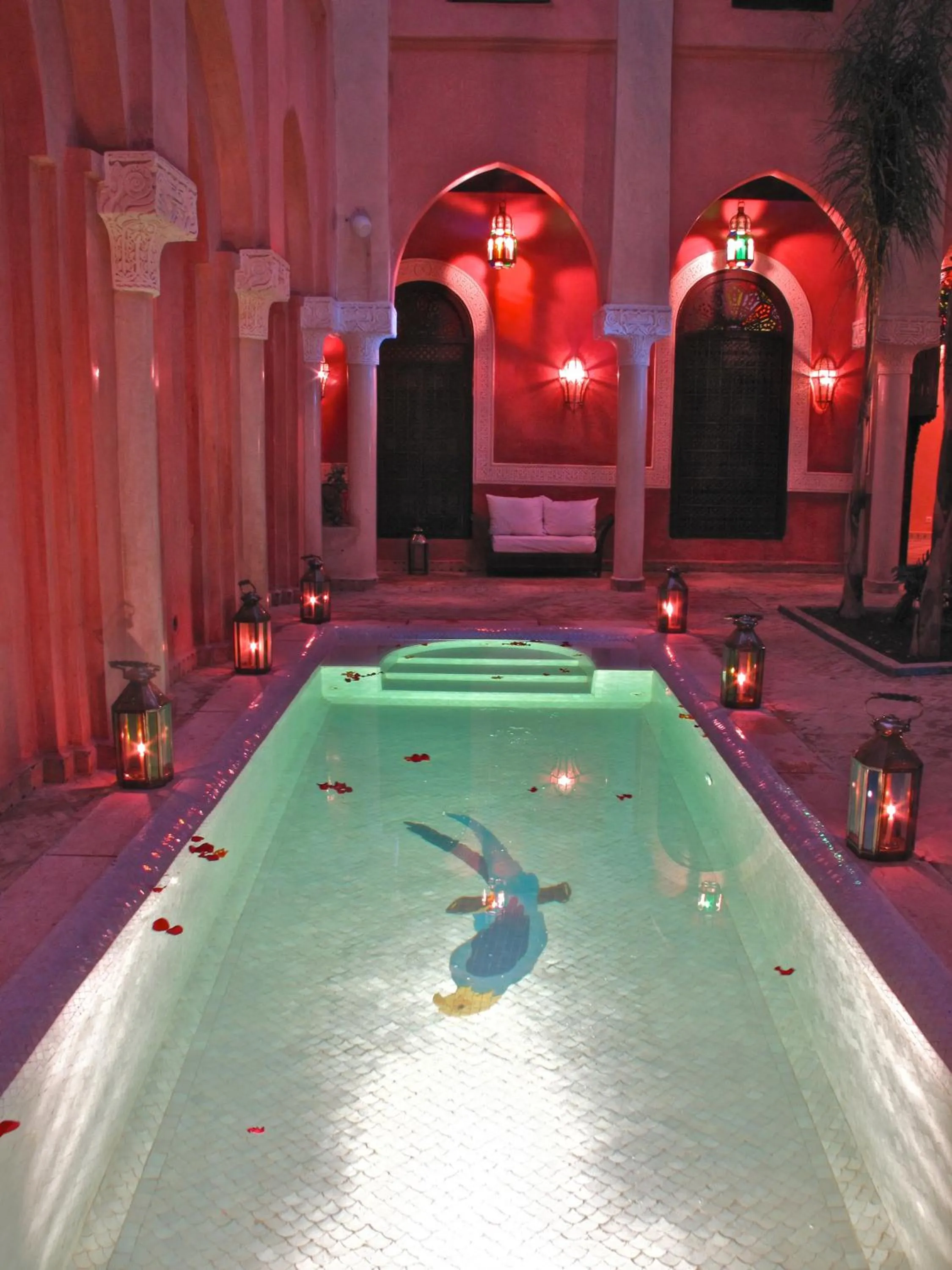 Swimming pool in Riad Le Perroquet Bleu Suites & Spa