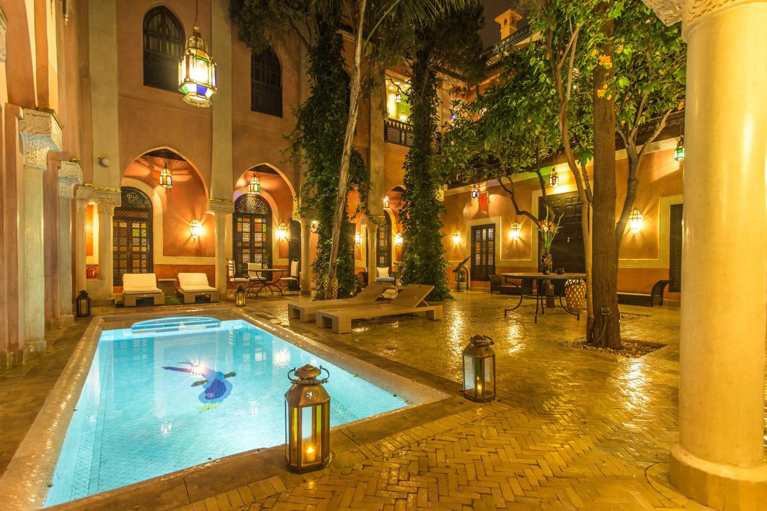 Swimming pool in Riad Le Perroquet Bleu Suites & Spa