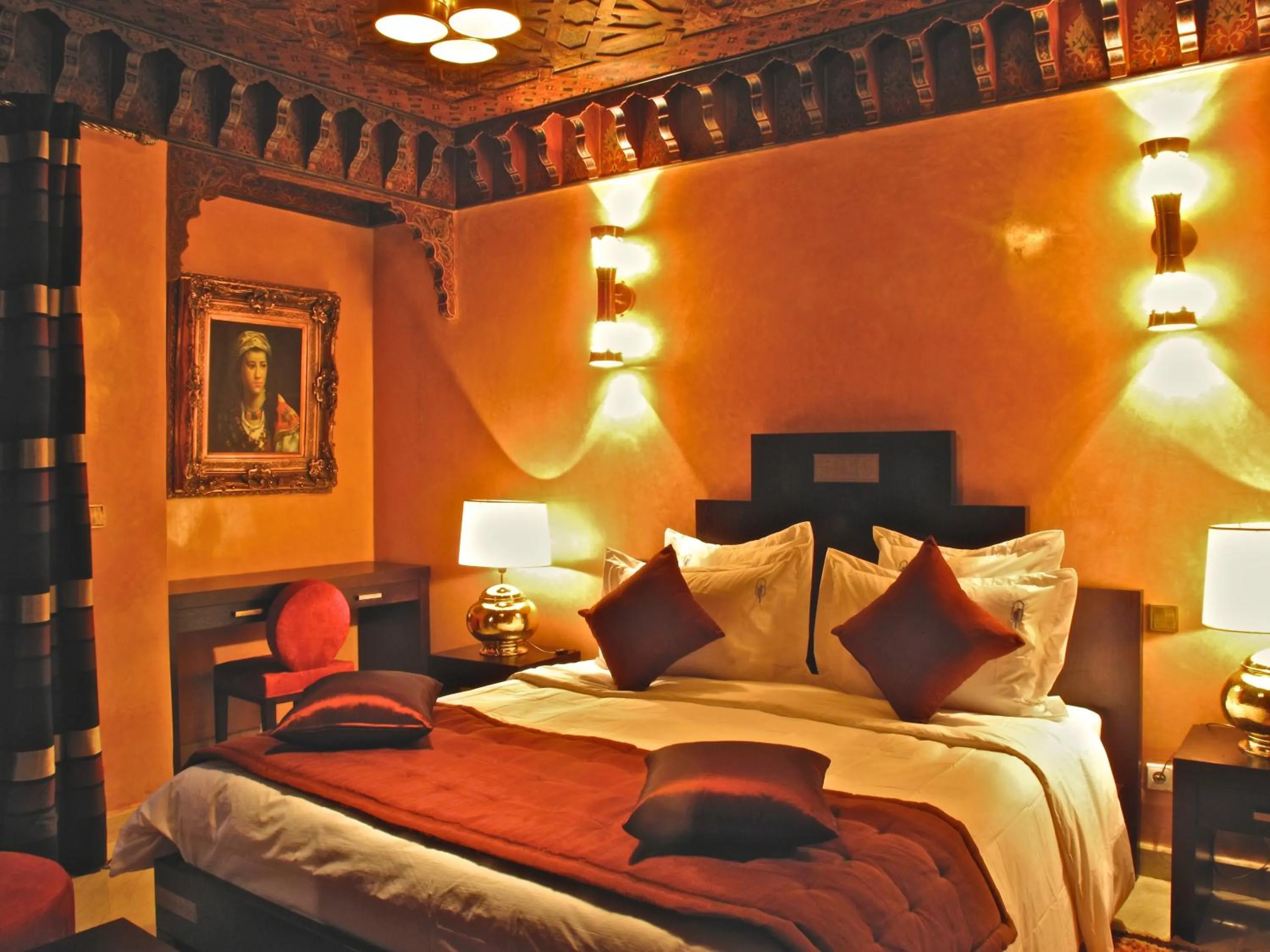 Photo of the whole room, Bed in Riad Le Perroquet Bleu Suites & Spa