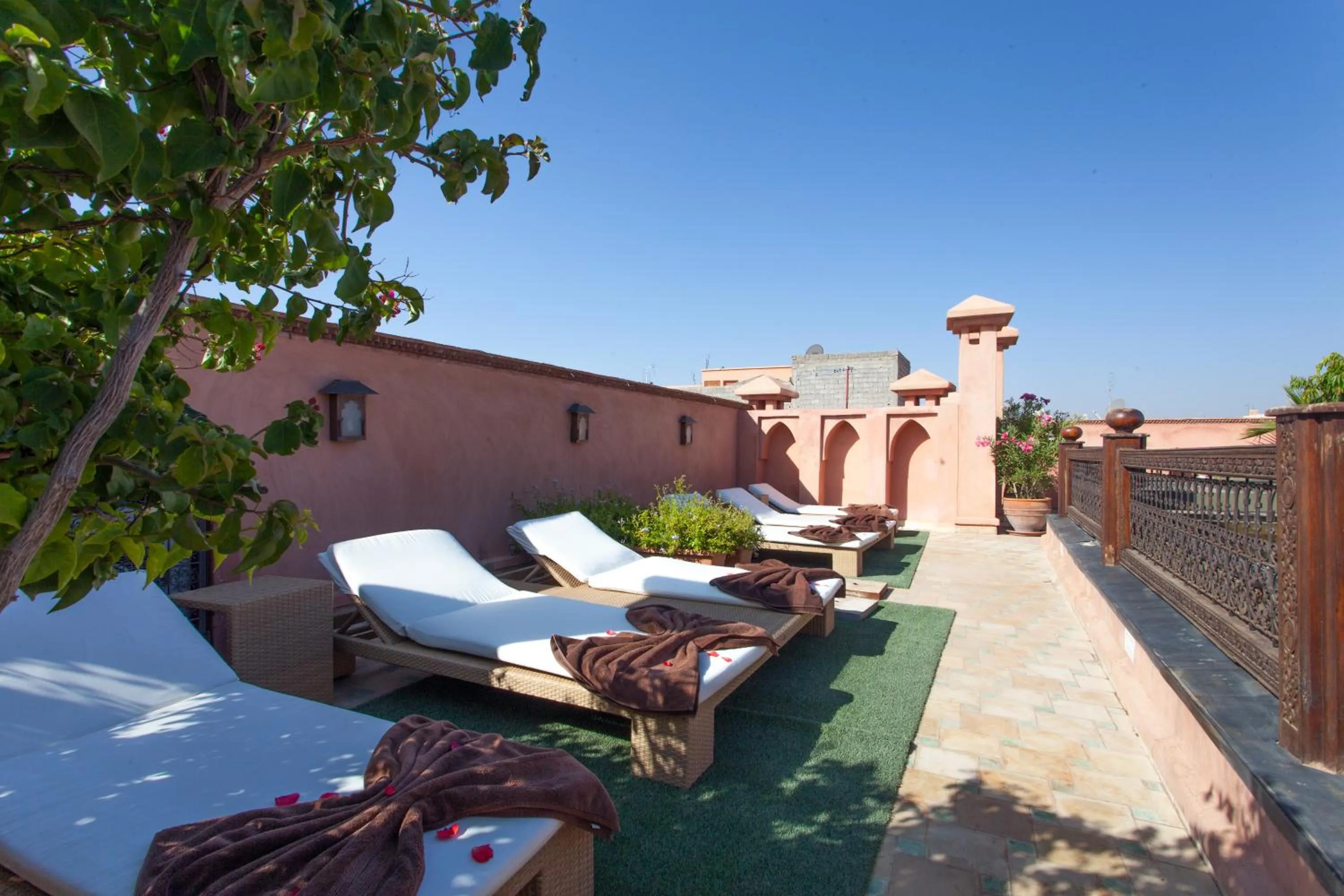 Balcony/Terrace in Riad Le Perroquet Bleu Suites & Spa