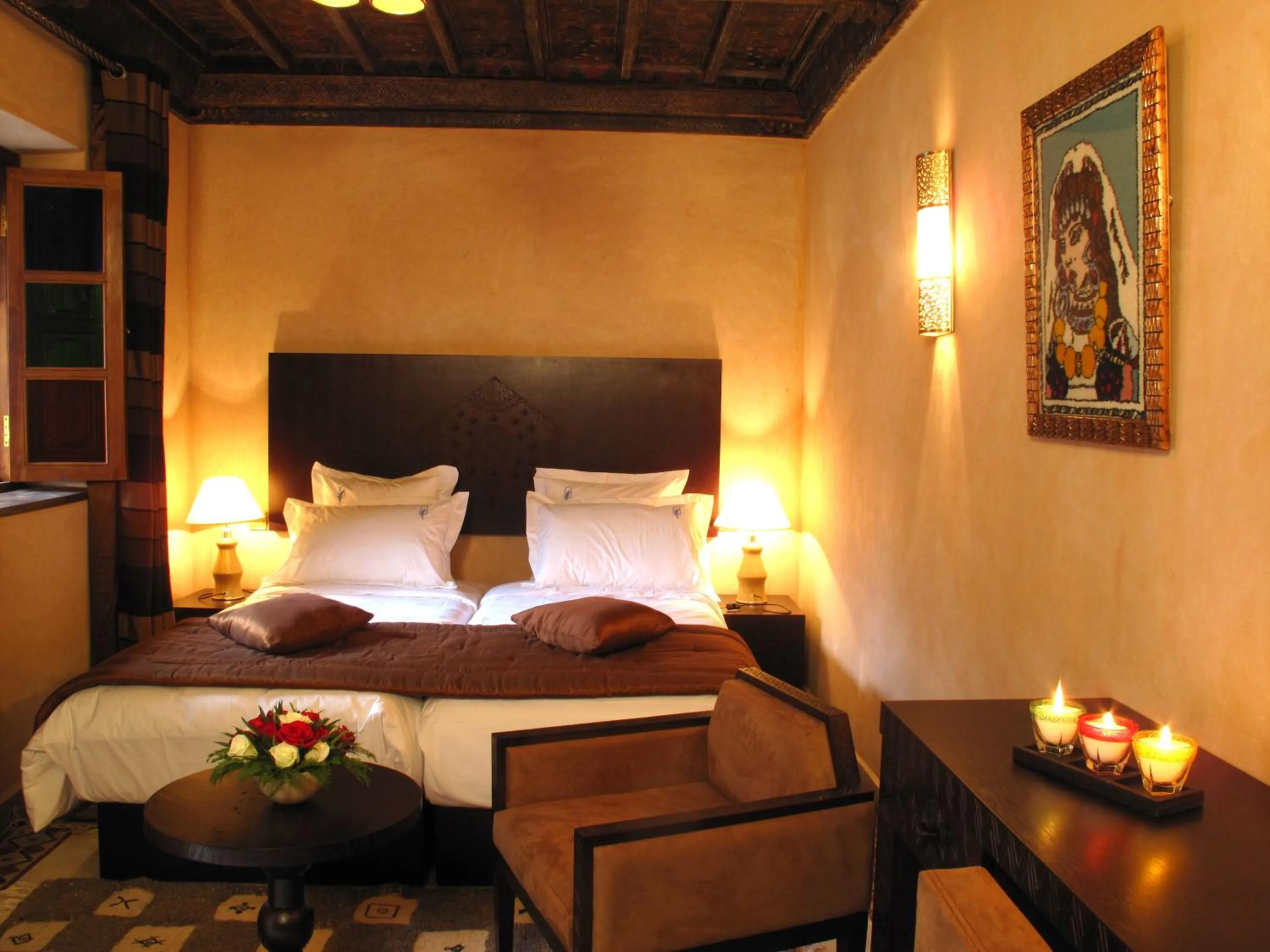 Photo of the whole room, Bed in Riad Le Perroquet Bleu Suites & Spa