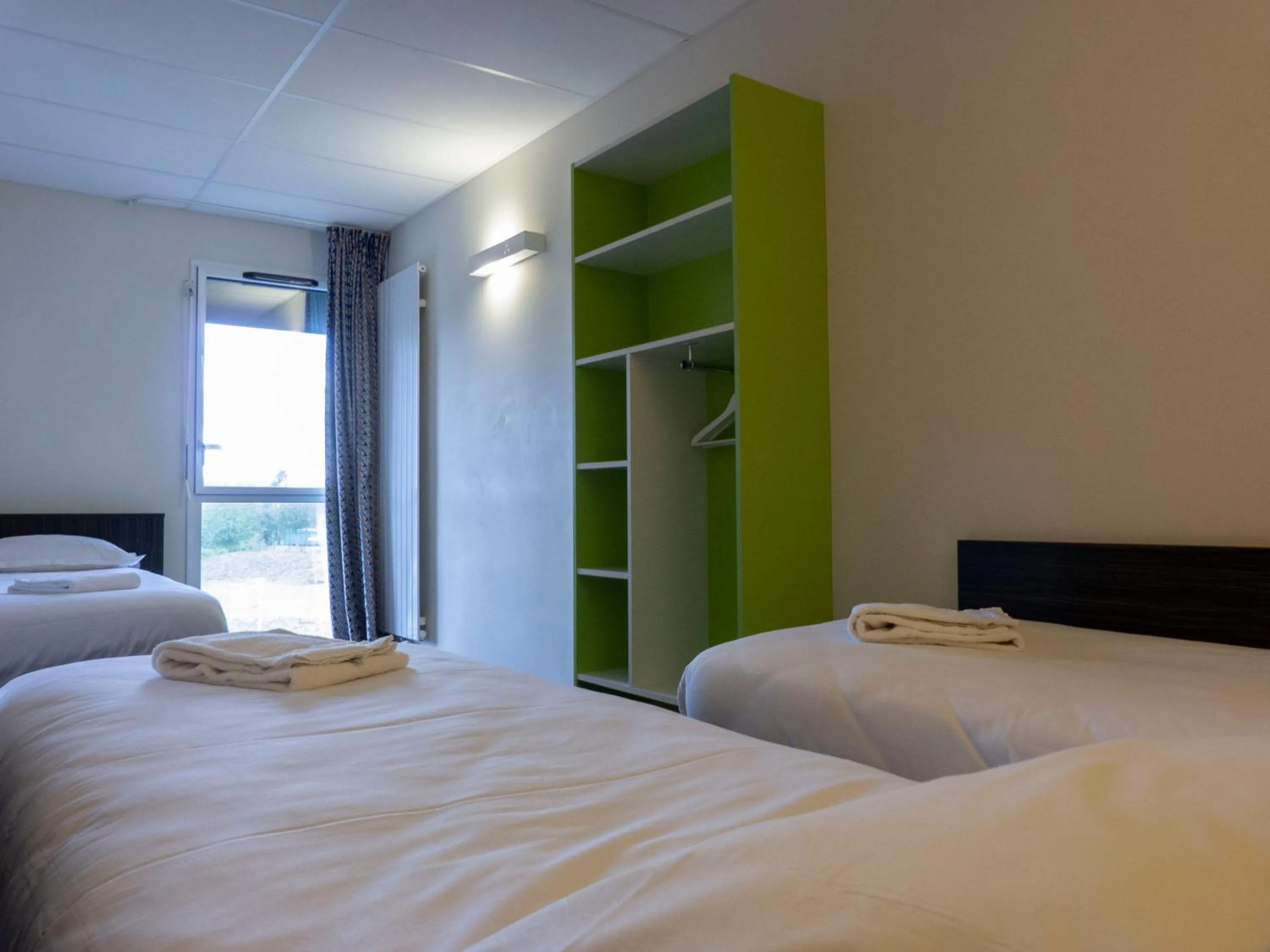 Bedroom, Bed in The Originals City, Hôtel La Verriaire, Cholet Sud