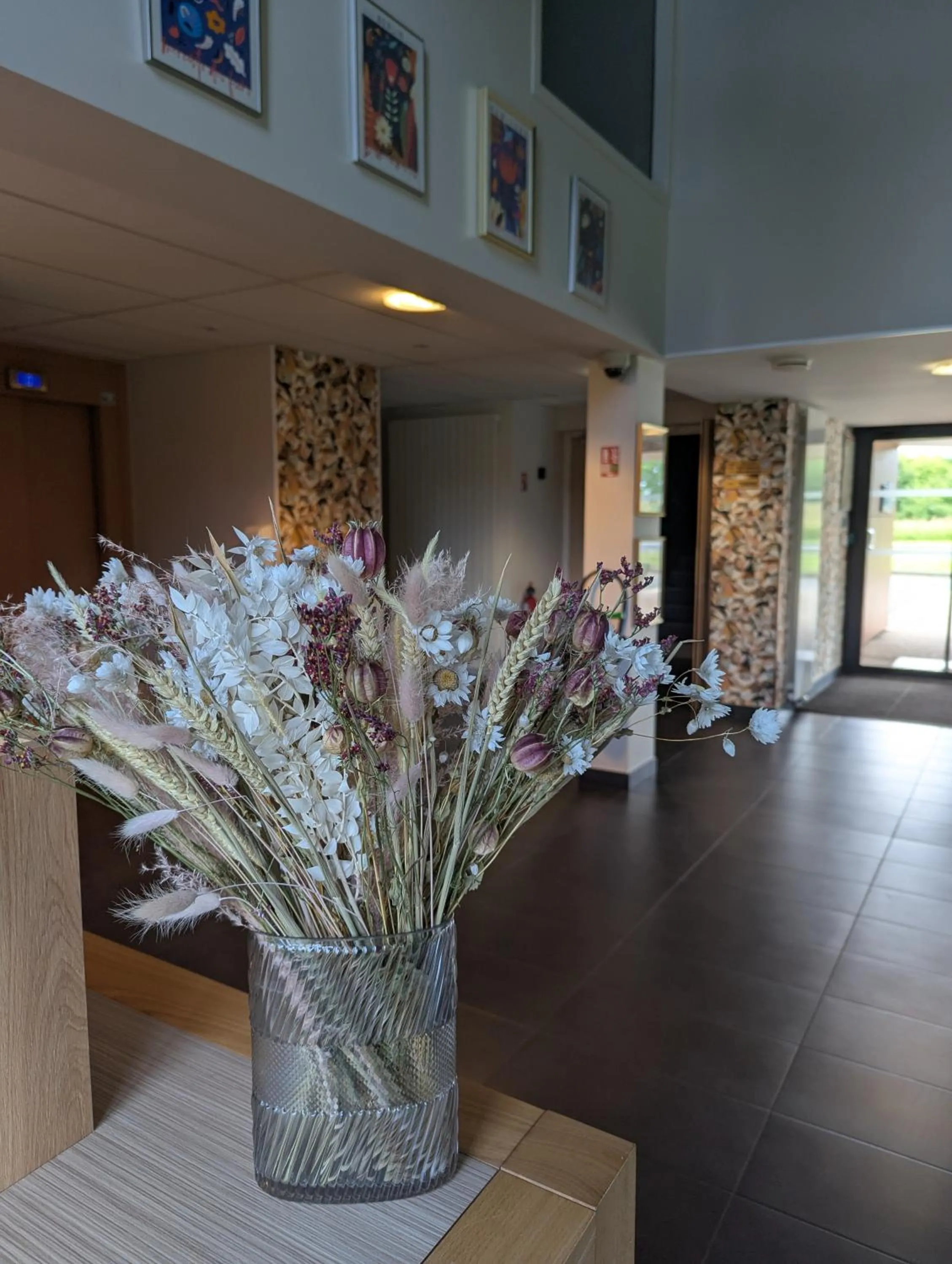 Lobby or reception in The Originals City, Hôtel La Verriaire, Cholet Sud
