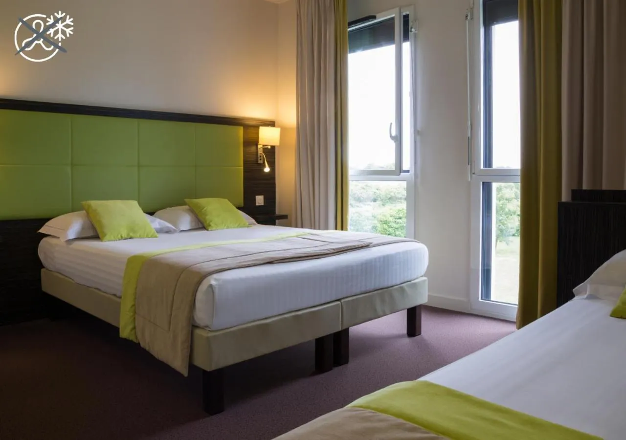 Bedroom, Bed in The Originals City, Hôtel La Verriaire, Cholet Sud