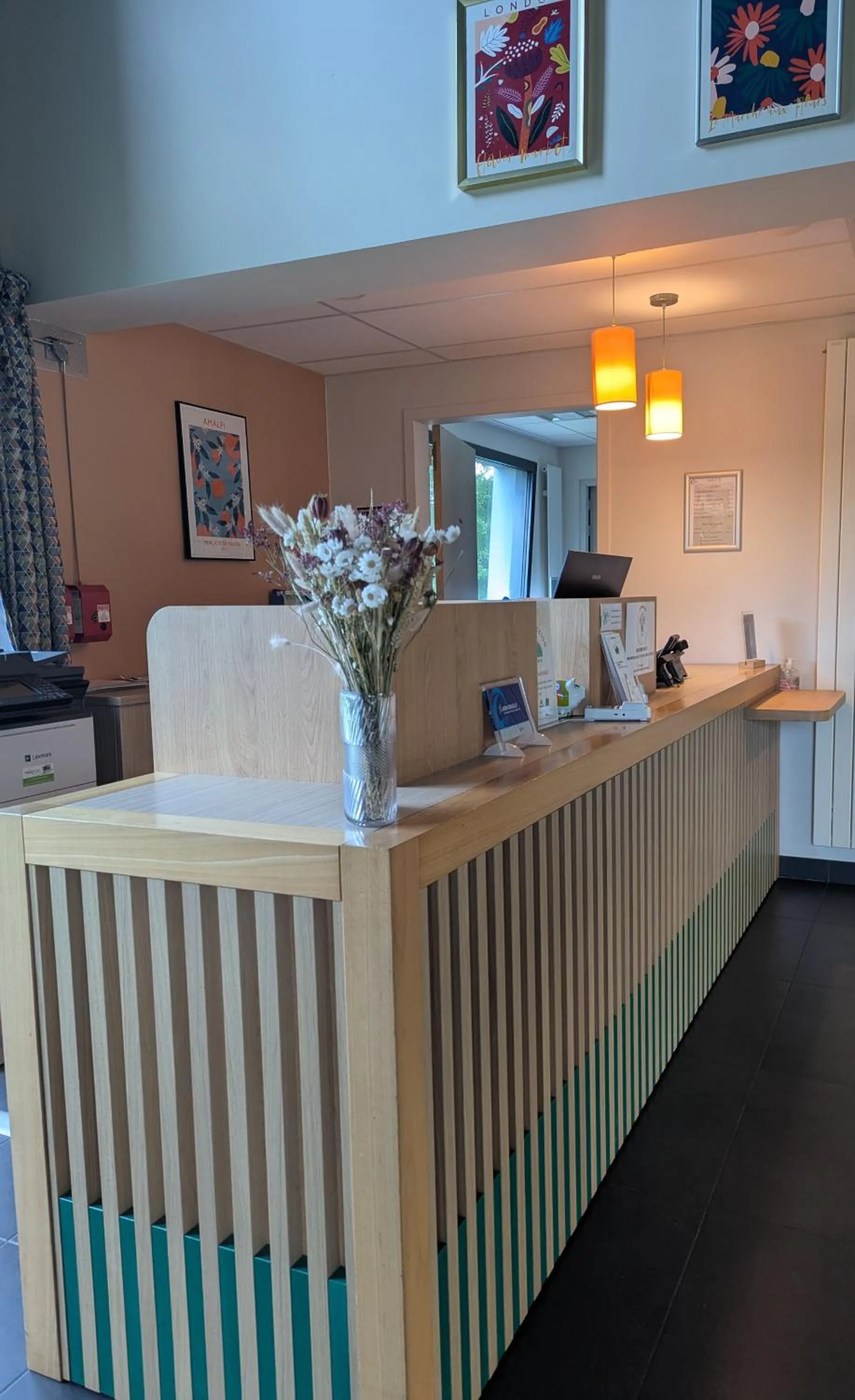 Lobby or reception in The Originals City, Hôtel La Verriaire, Cholet Sud