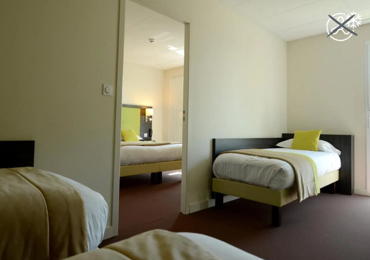 Bedroom, Bed in The Originals City, Hôtel La Verriaire, Cholet Sud