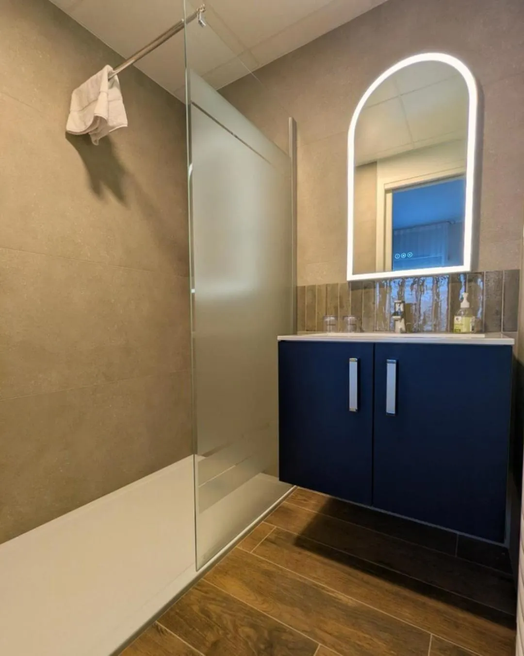 Bathroom in The Originals City, Hôtel La Verriaire, Cholet Sud