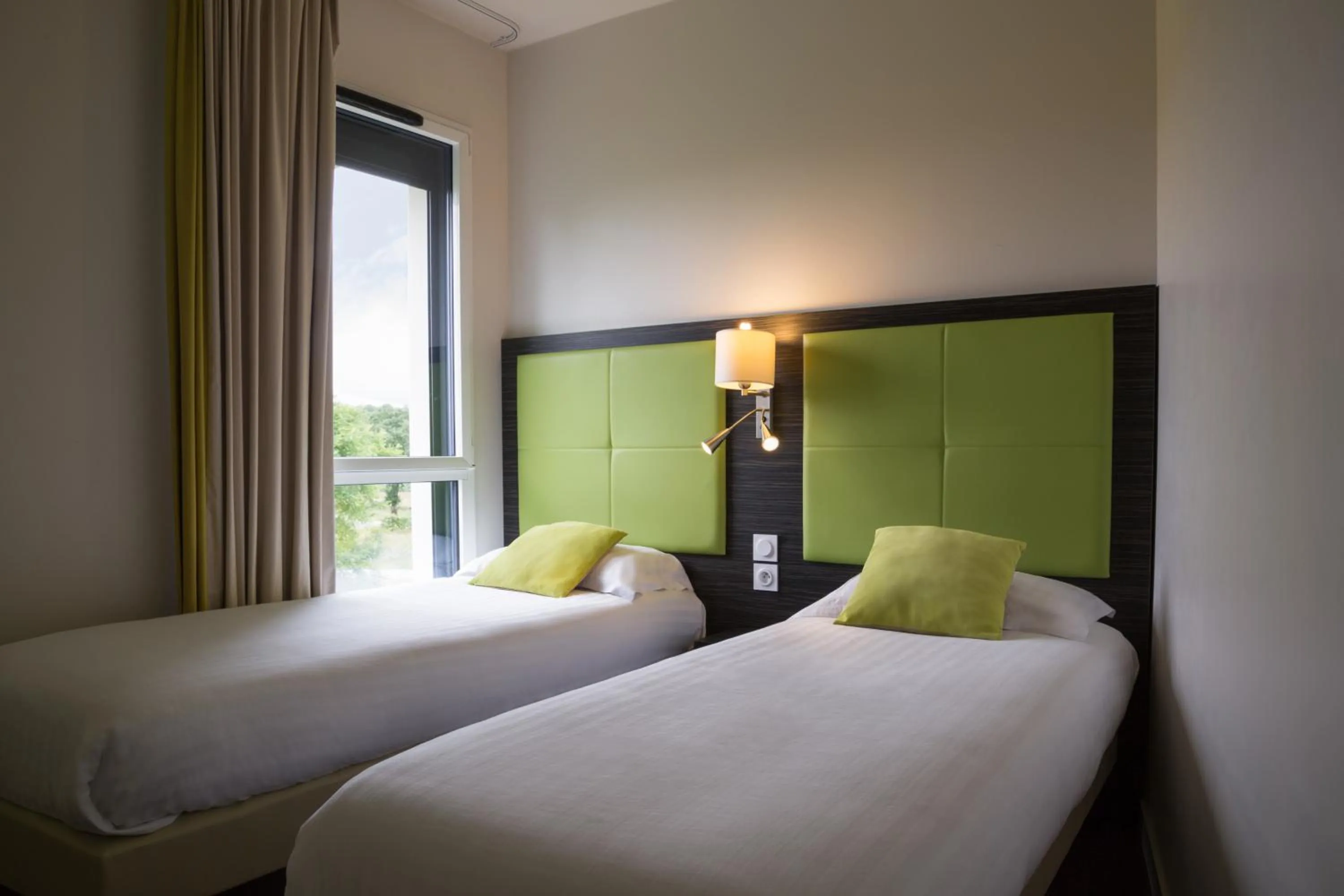 Bed in The Originals City, Hôtel La Verriaire, Cholet Sud