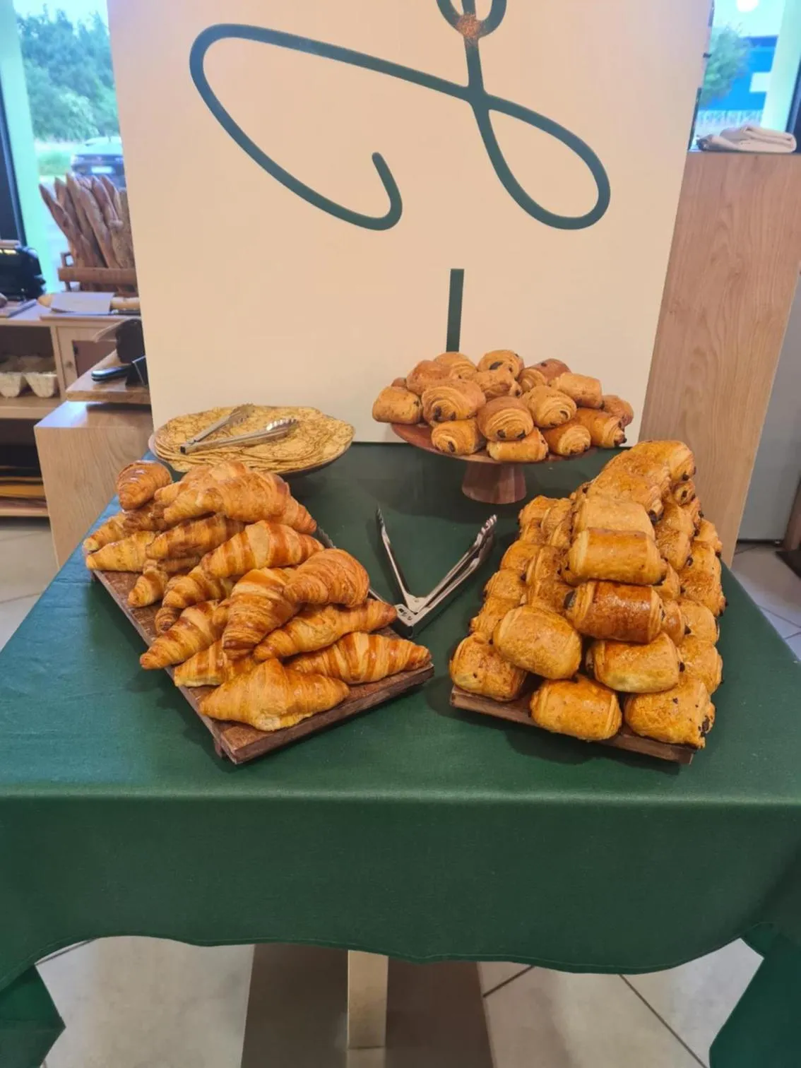 Buffet breakfast in The Originals City, Hôtel La Verriaire, Cholet Sud