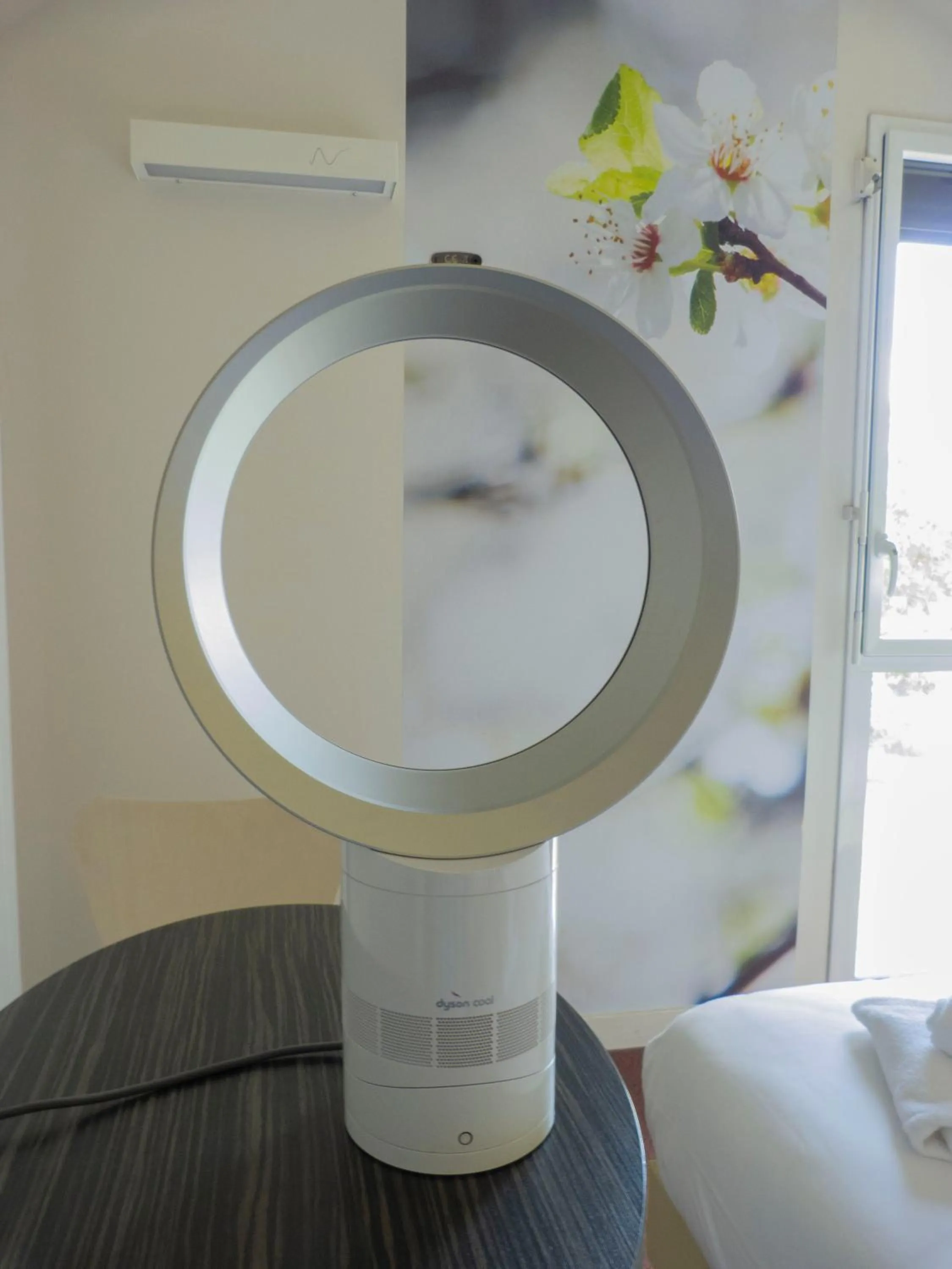 Bedroom, Bed in The Originals City, Hôtel La Verriaire, Cholet Sud