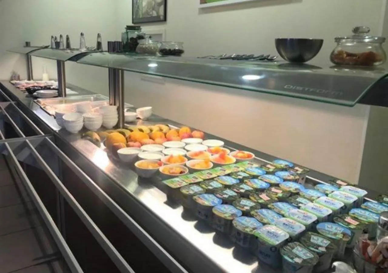 Continental breakfast in The Originals City, Hôtel La Verriaire, Cholet Sud