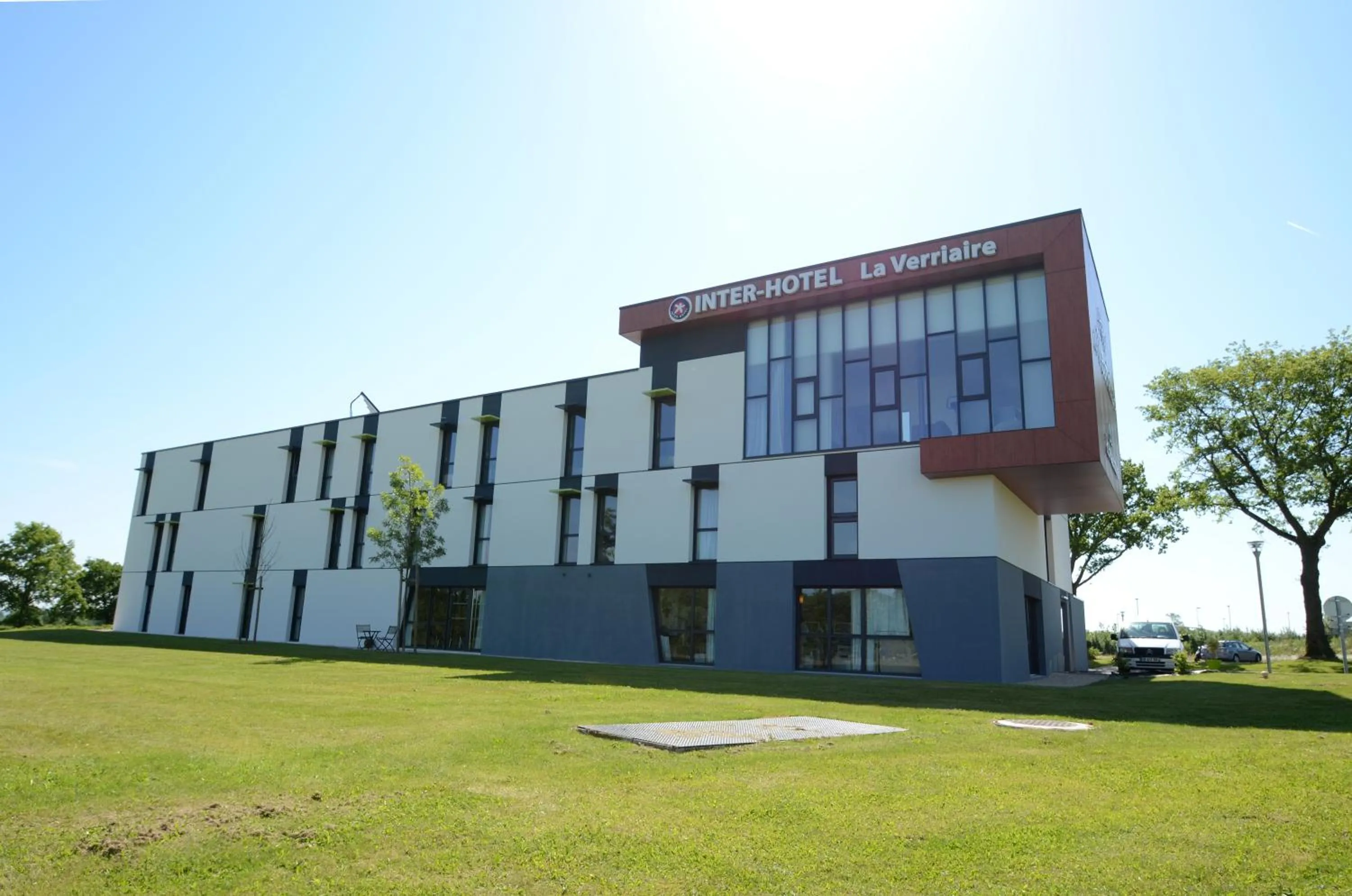 Facade/entrance in The Originals City, Hôtel La Verriaire, Cholet Sud