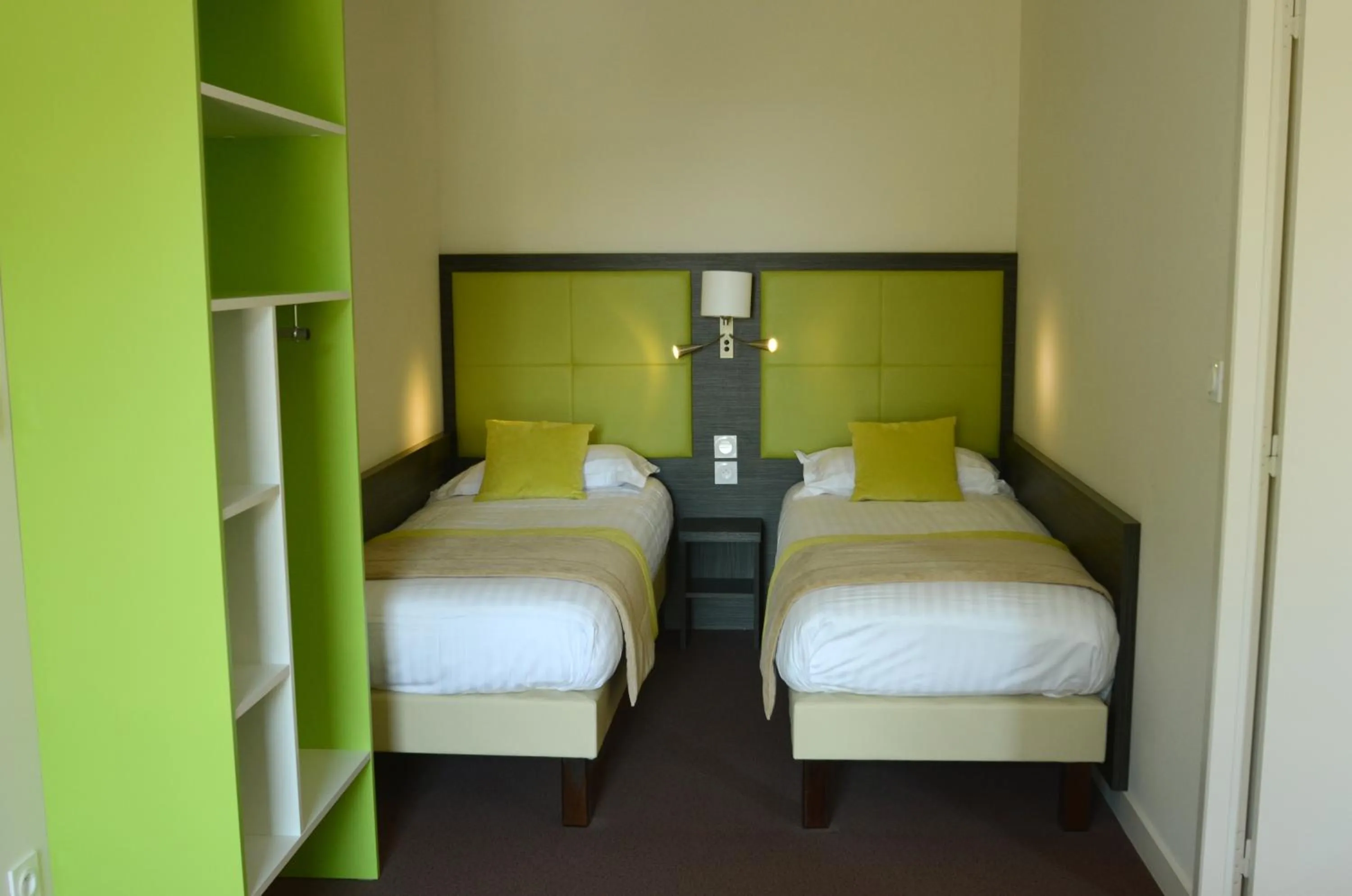 Bedroom, Bed in The Originals City, Hôtel La Verriaire, Cholet Sud