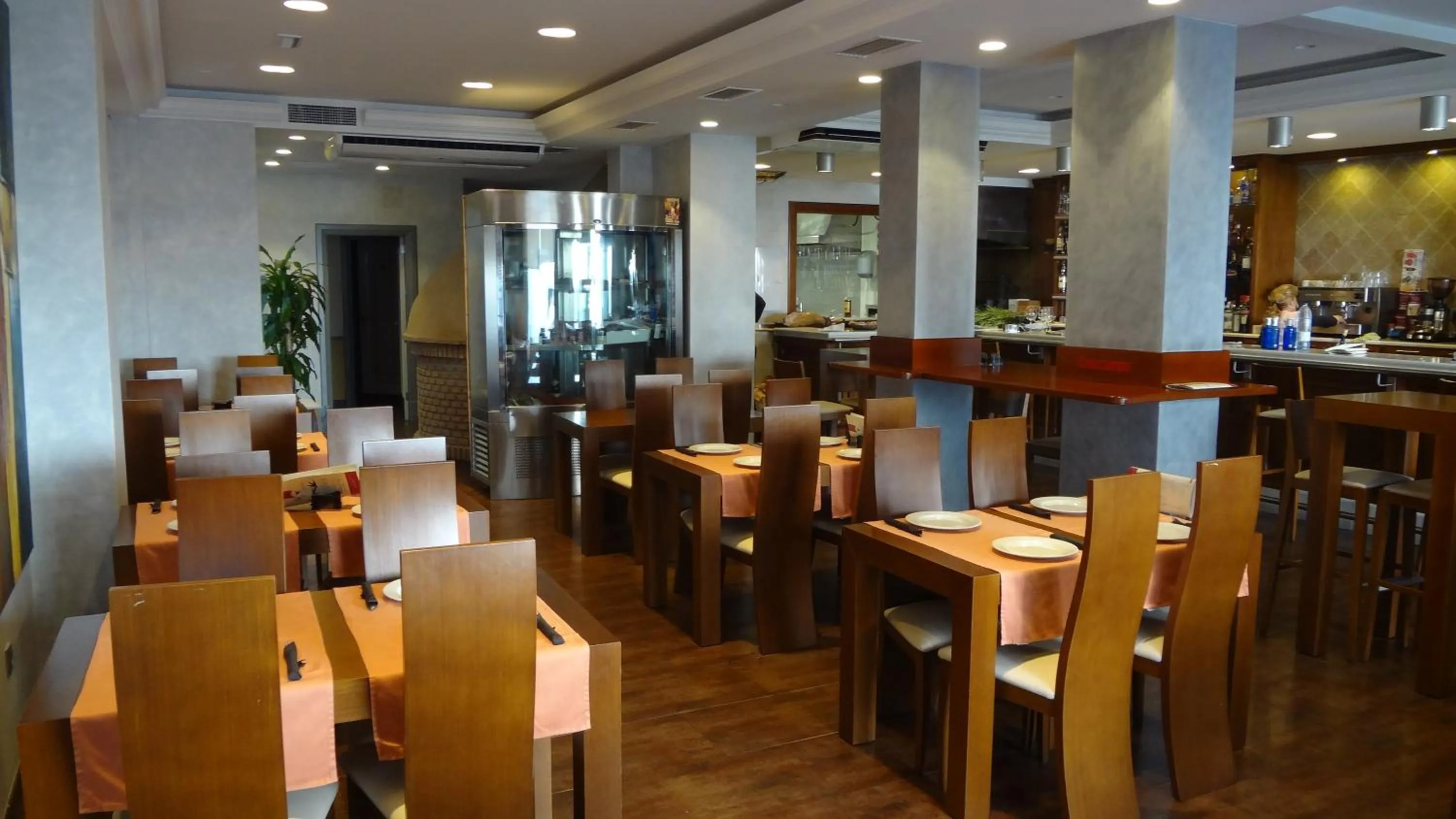 Restaurant/places to eat in Hotel El Volao