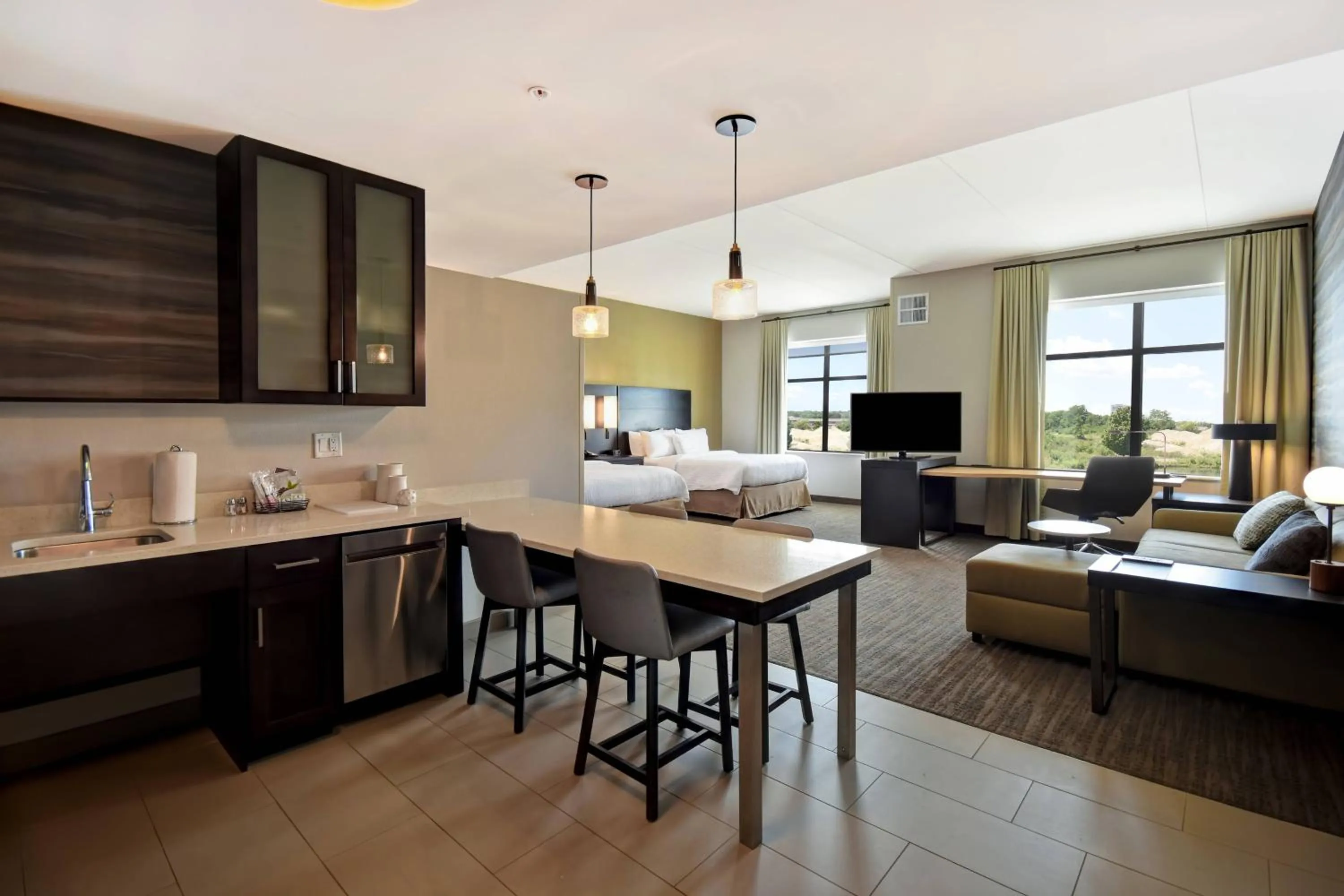 Kitchen or kitchenette, Bed in Residence Inn by Marriott Cincinnati Northeast/Mason