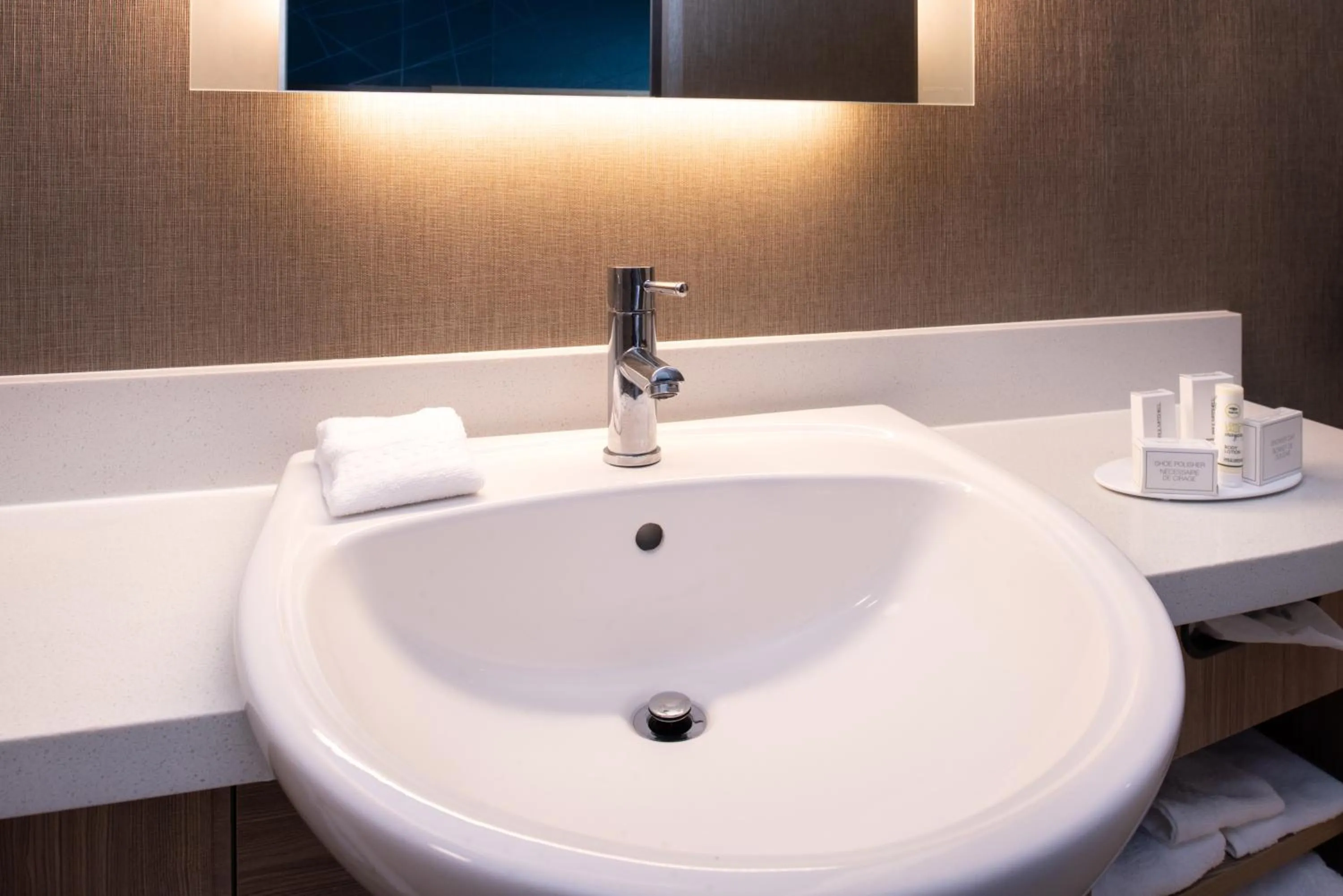 Bathroom in SpringHill Suites by Marriott Elizabethtown