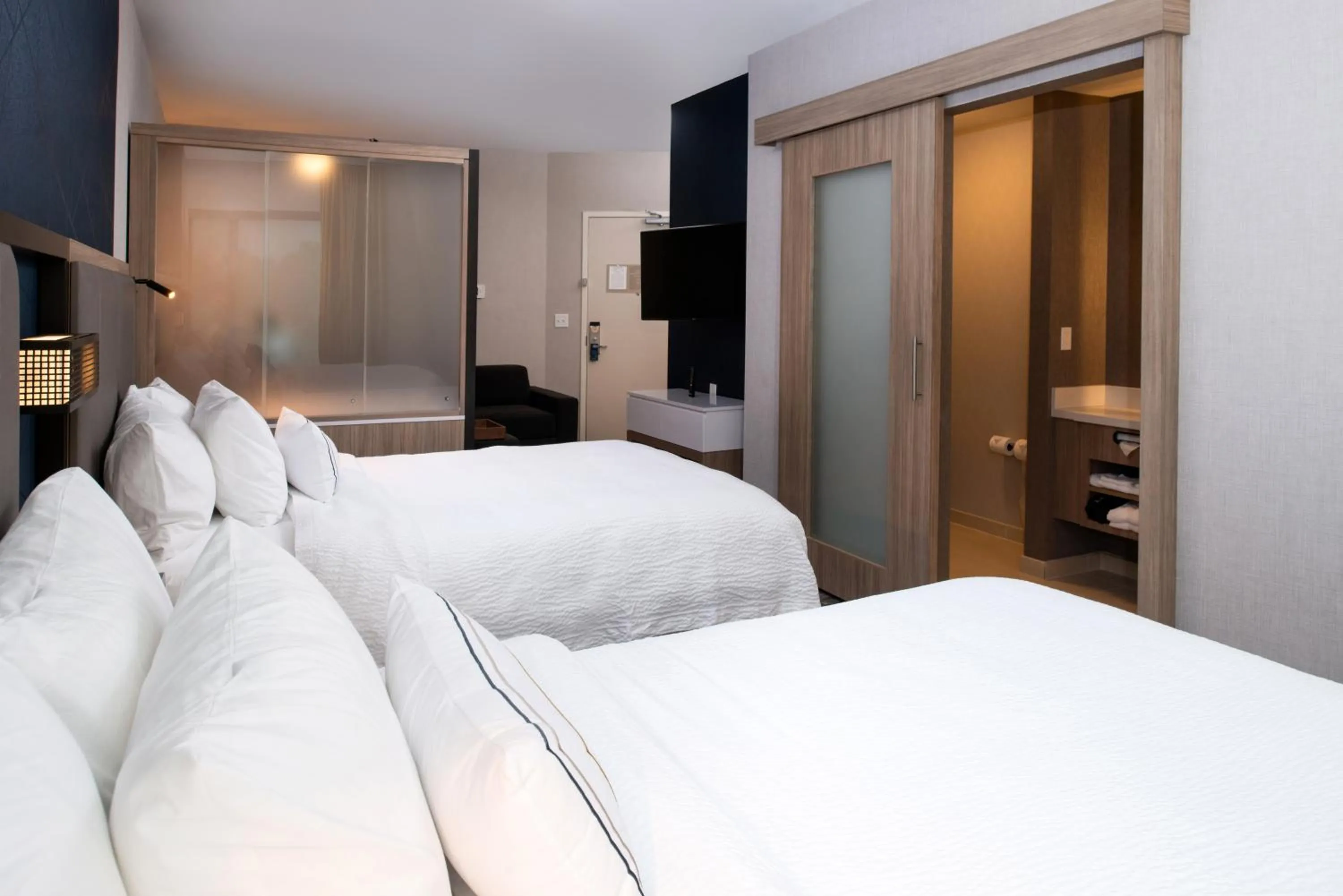 Bed in SpringHill Suites by Marriott Elizabethtown