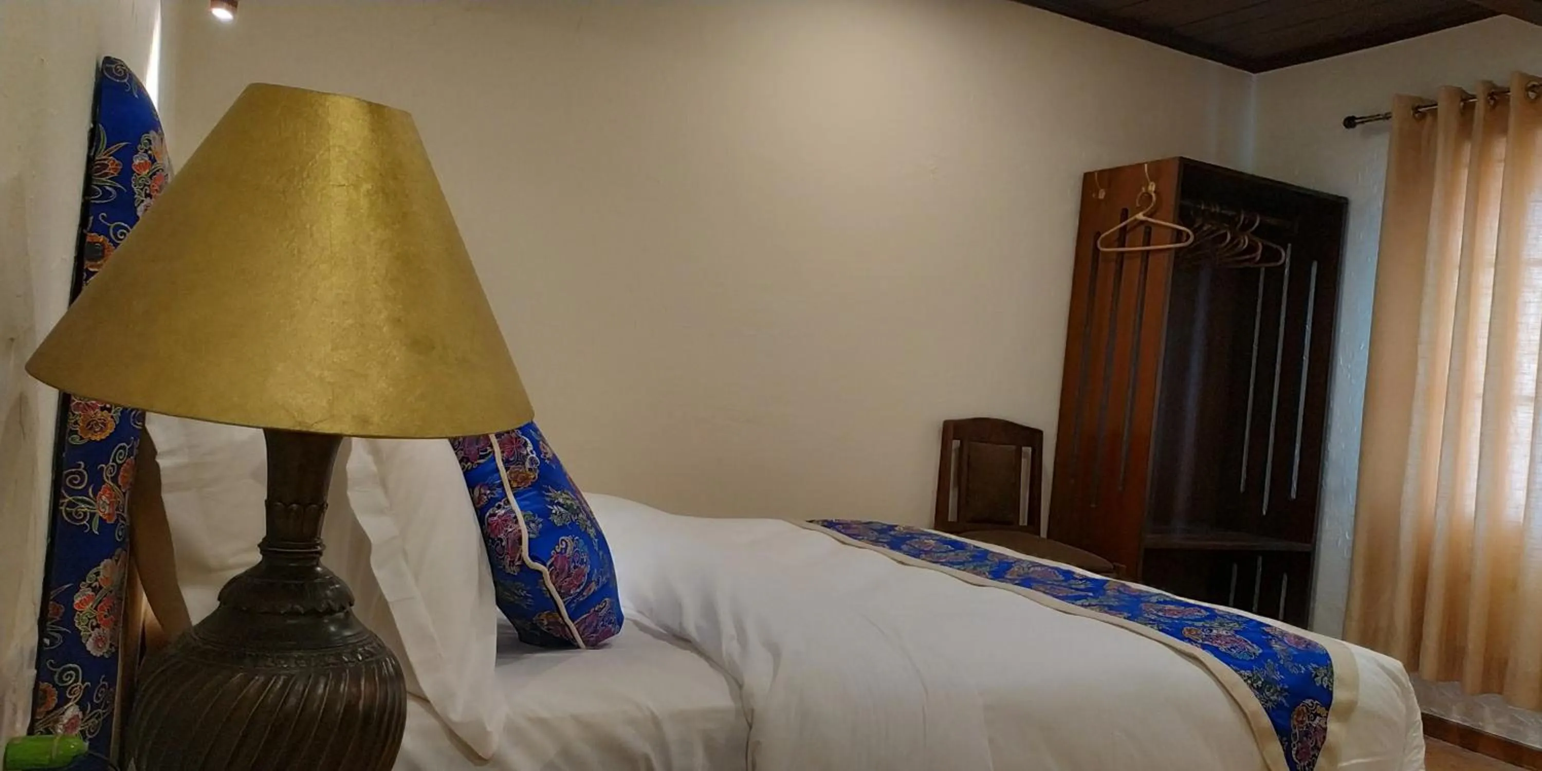 Bed in Heranya La:Ku