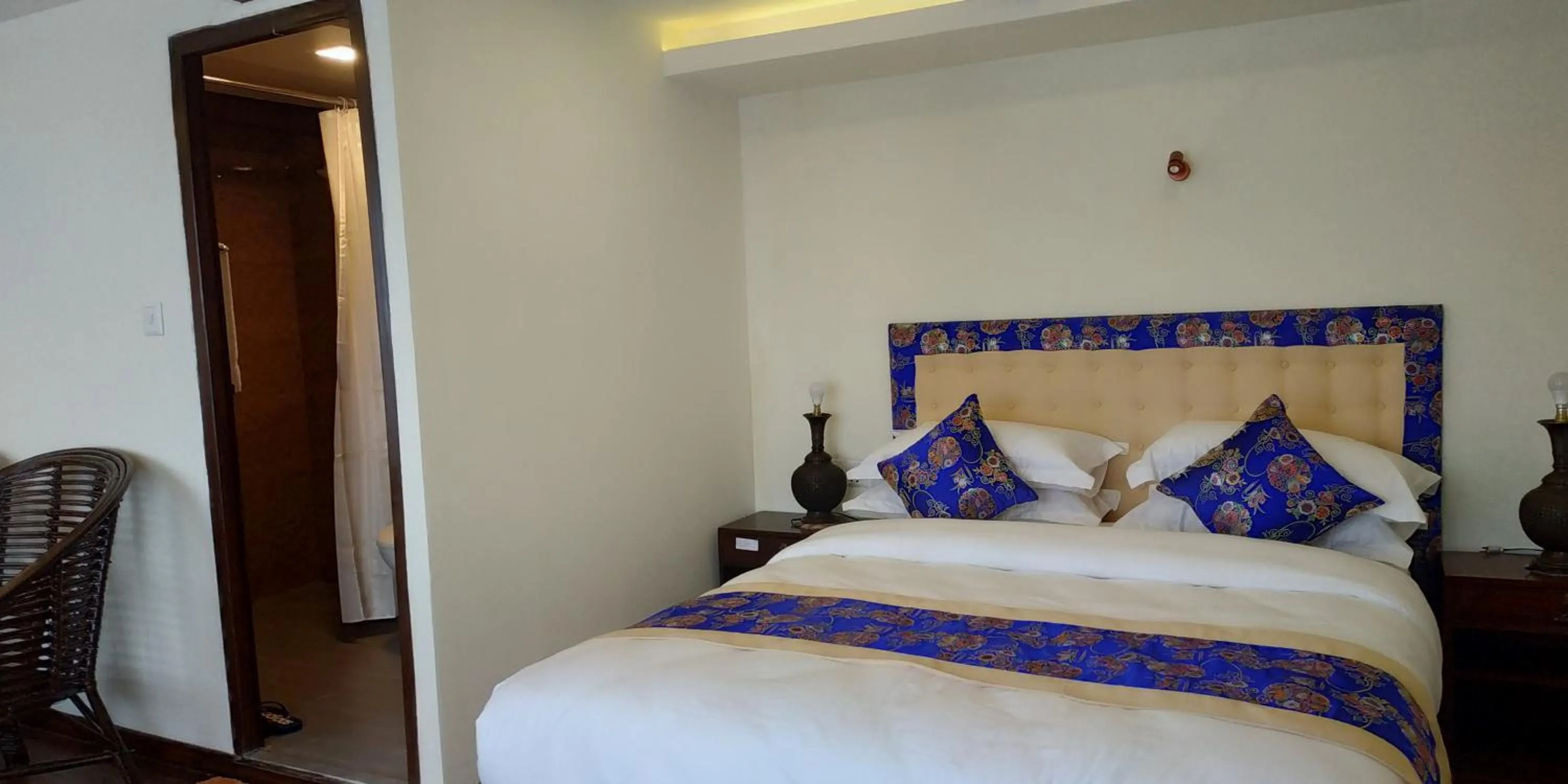 Bed in Heranya La:Ku