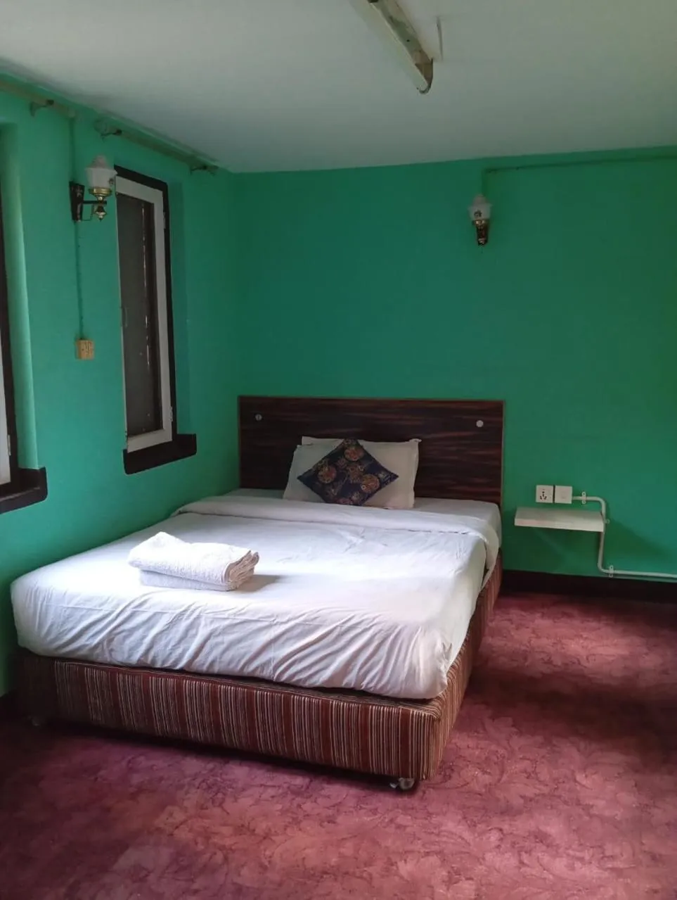 Photo of the whole room, Bed in Heranya La:Ku