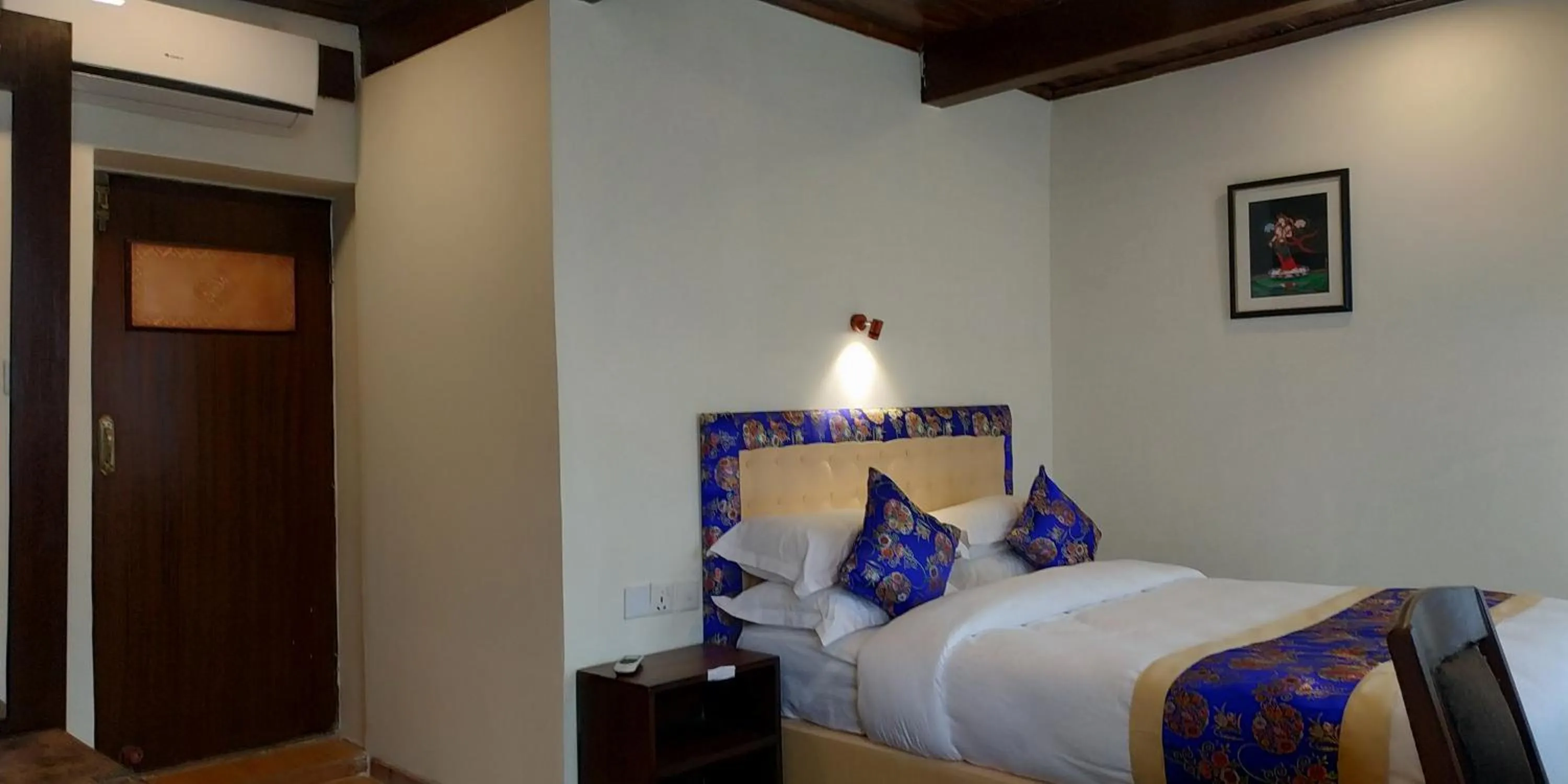 Bed in Heranya La:Ku