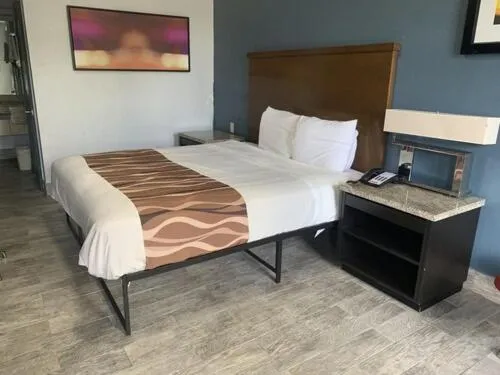 Bed in MAGNOLIA INN of BILOXI,OCEAN SPRINGS,PASCAGOULA & GAUTIER