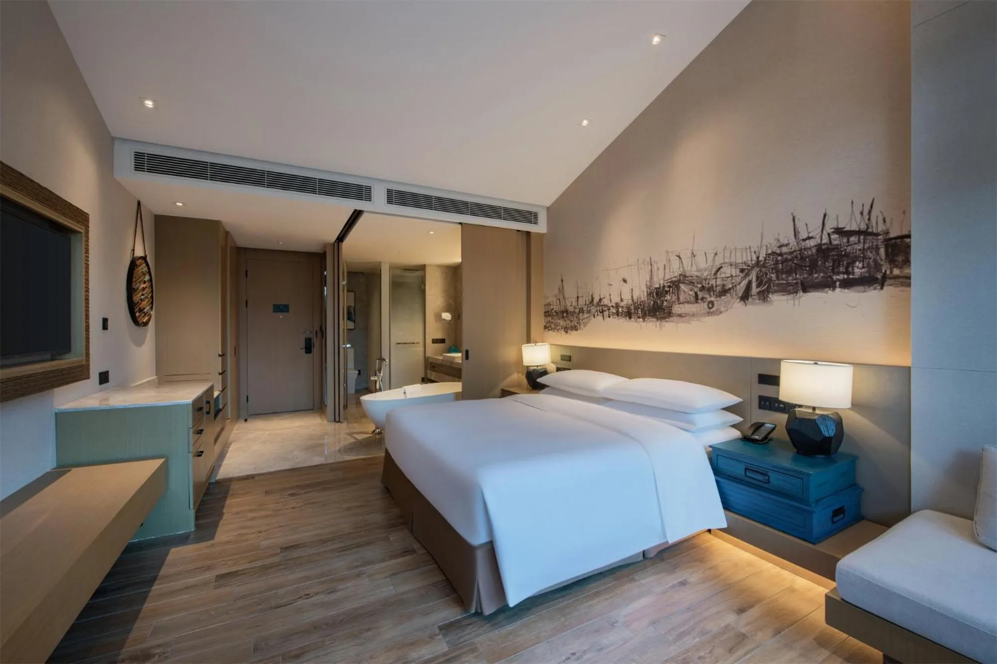 Photo of the whole room, Bed in DoubleTree by Hilton Shanwei