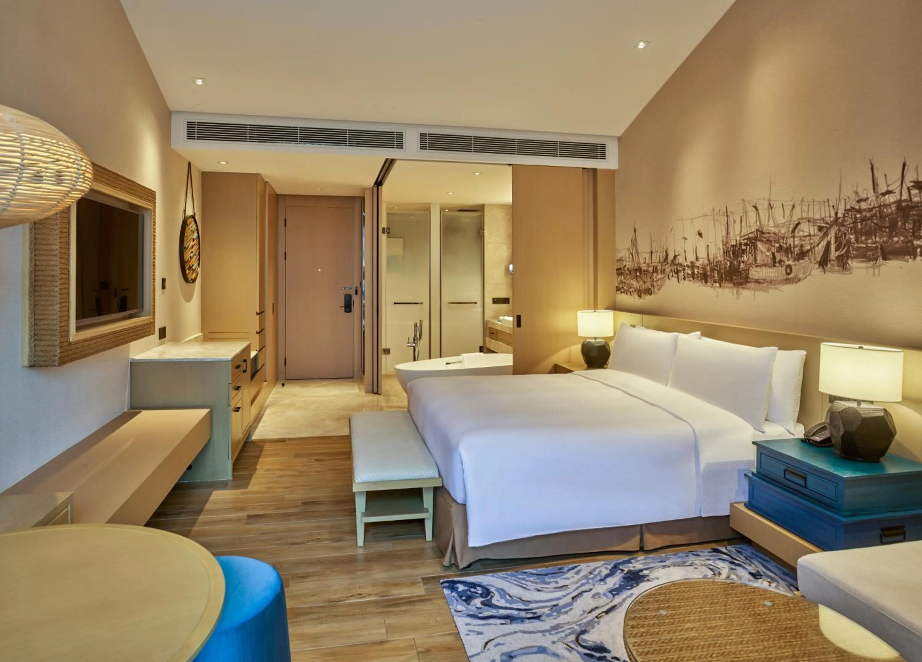 Photo of the whole room, Bed in DoubleTree by Hilton Shanwei