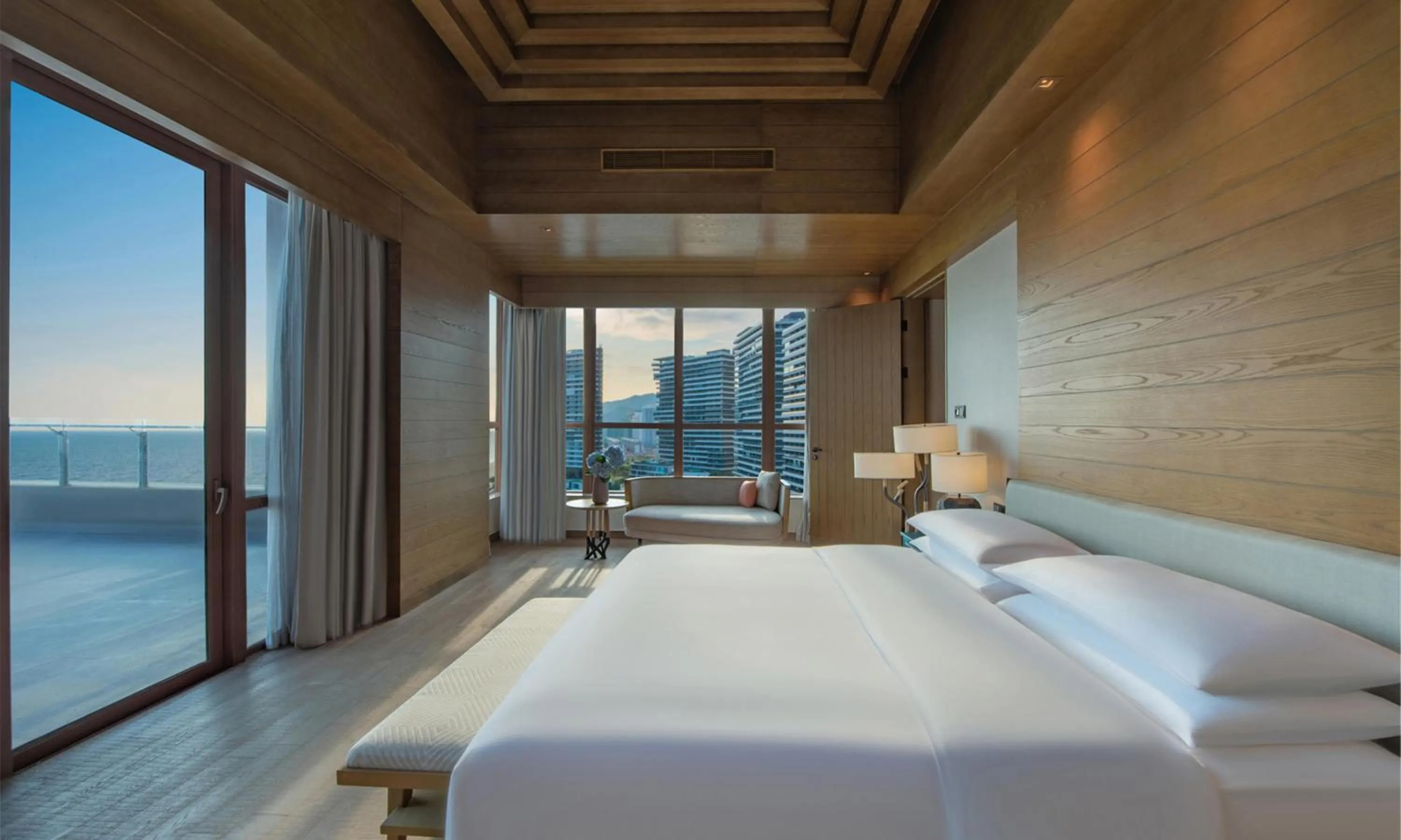 Bed in DoubleTree by Hilton Shanwei