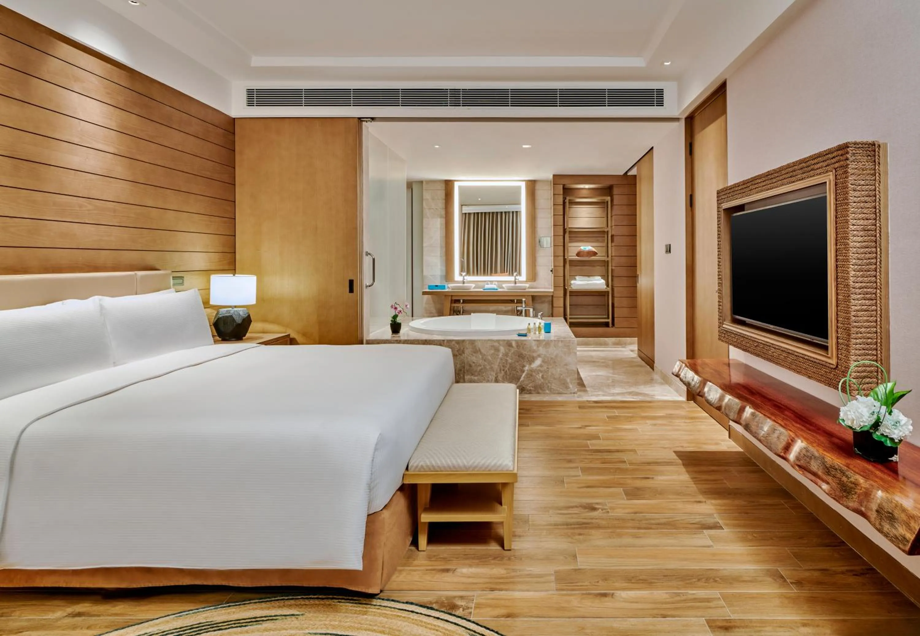 Bedroom, Bed in DoubleTree by Hilton Shanwei