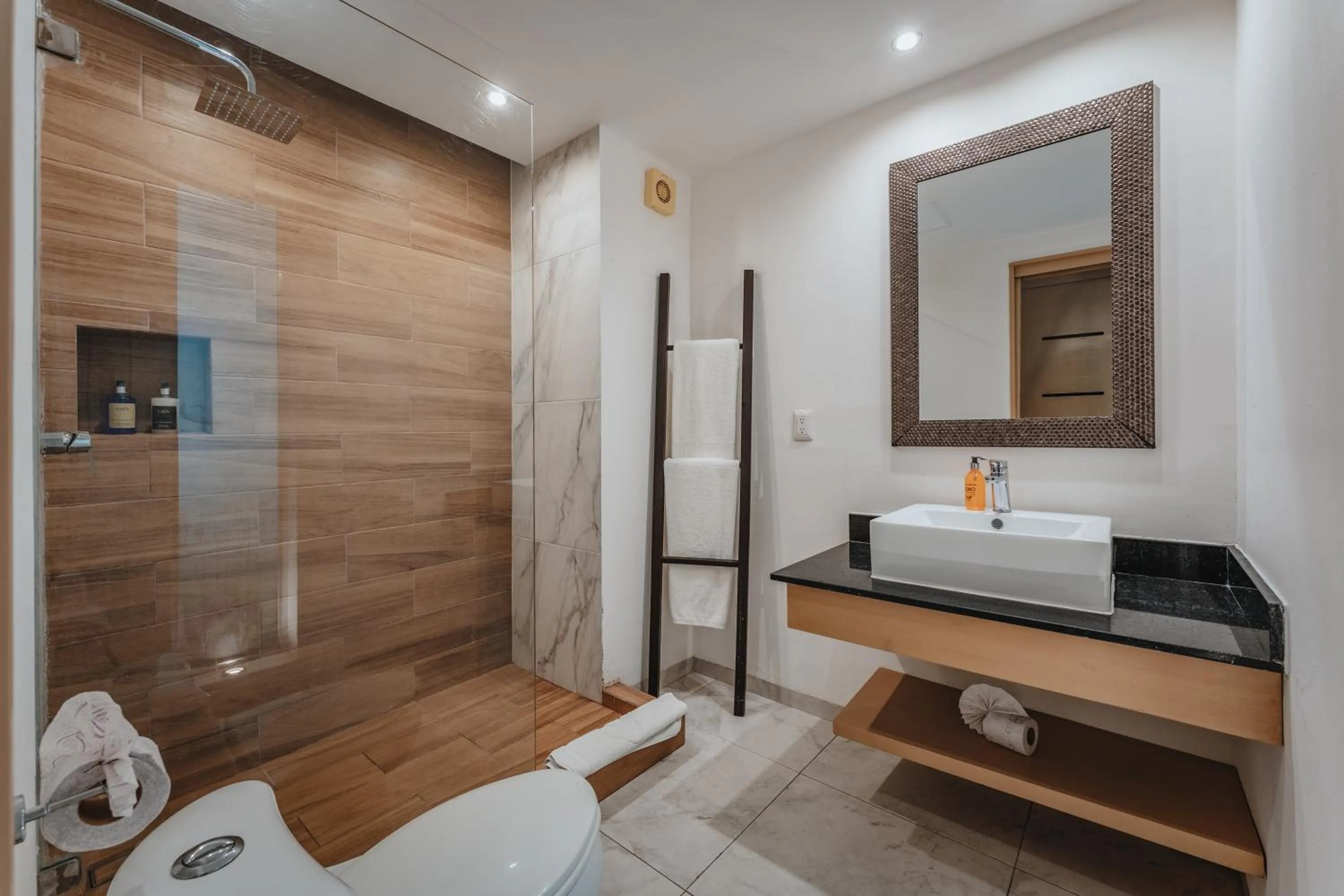 Shower in Soho Playa Hotel