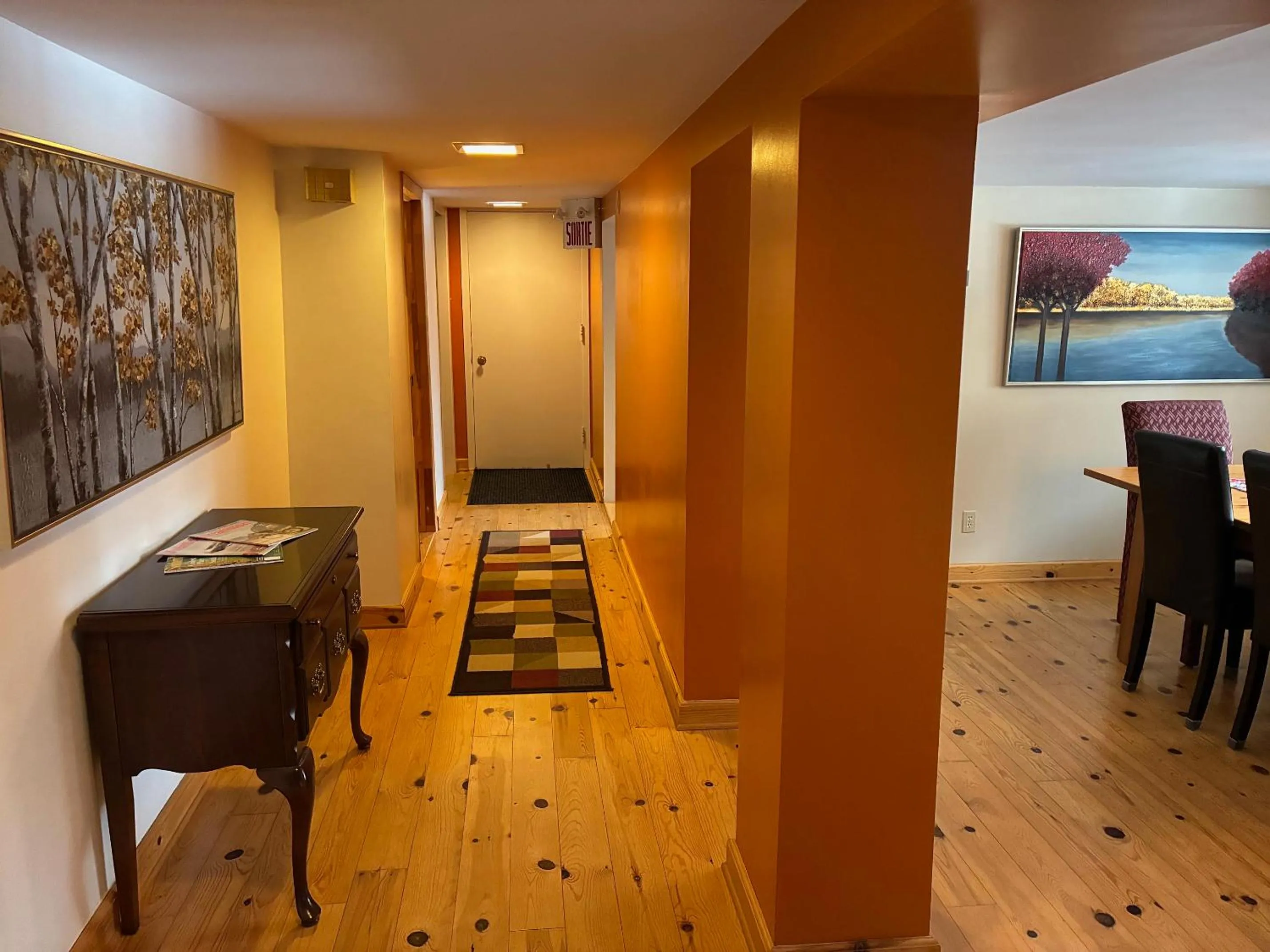 Facade/entrance in La Grange Country Inn