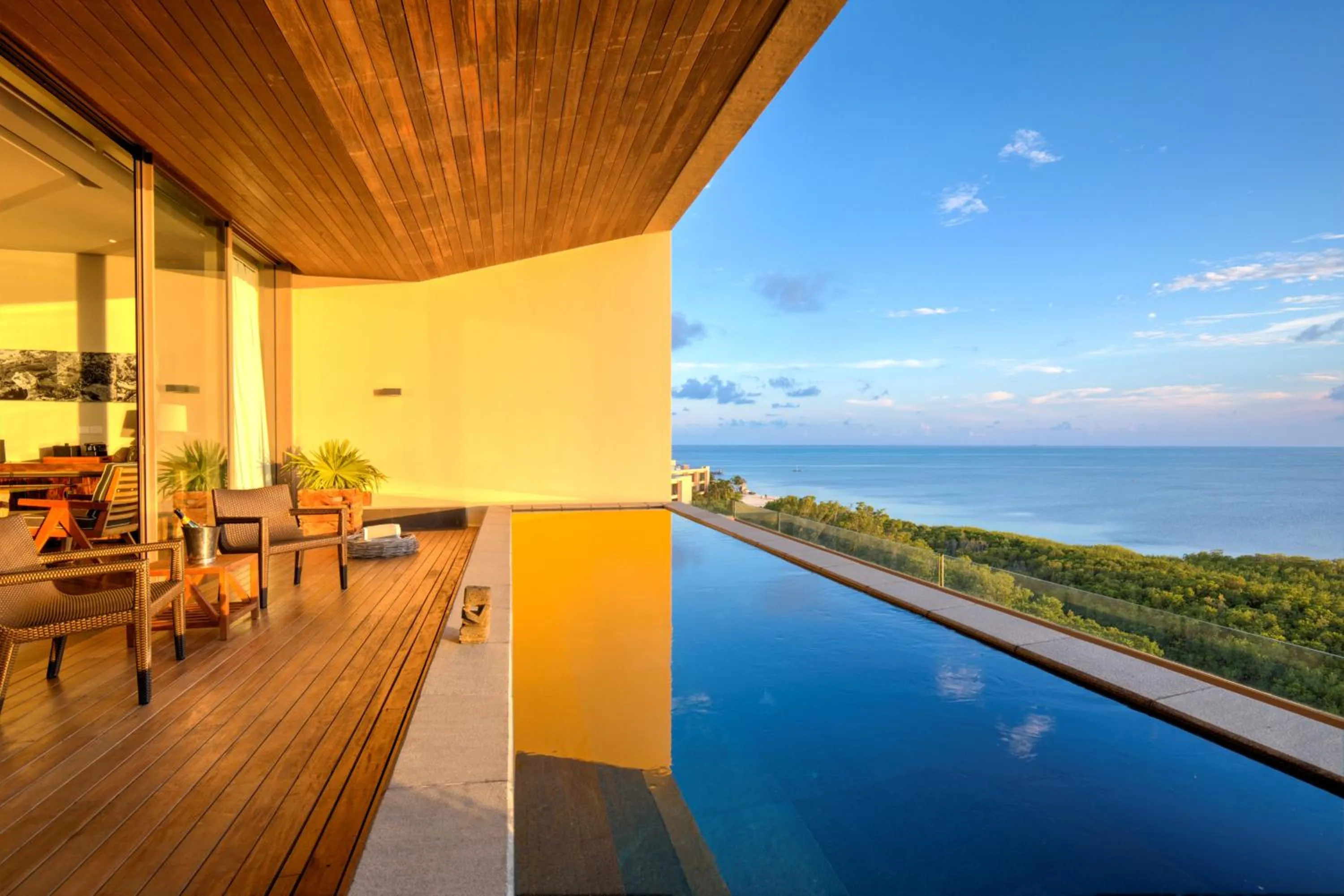 Swimming pool in NIZUC Resort & Spa