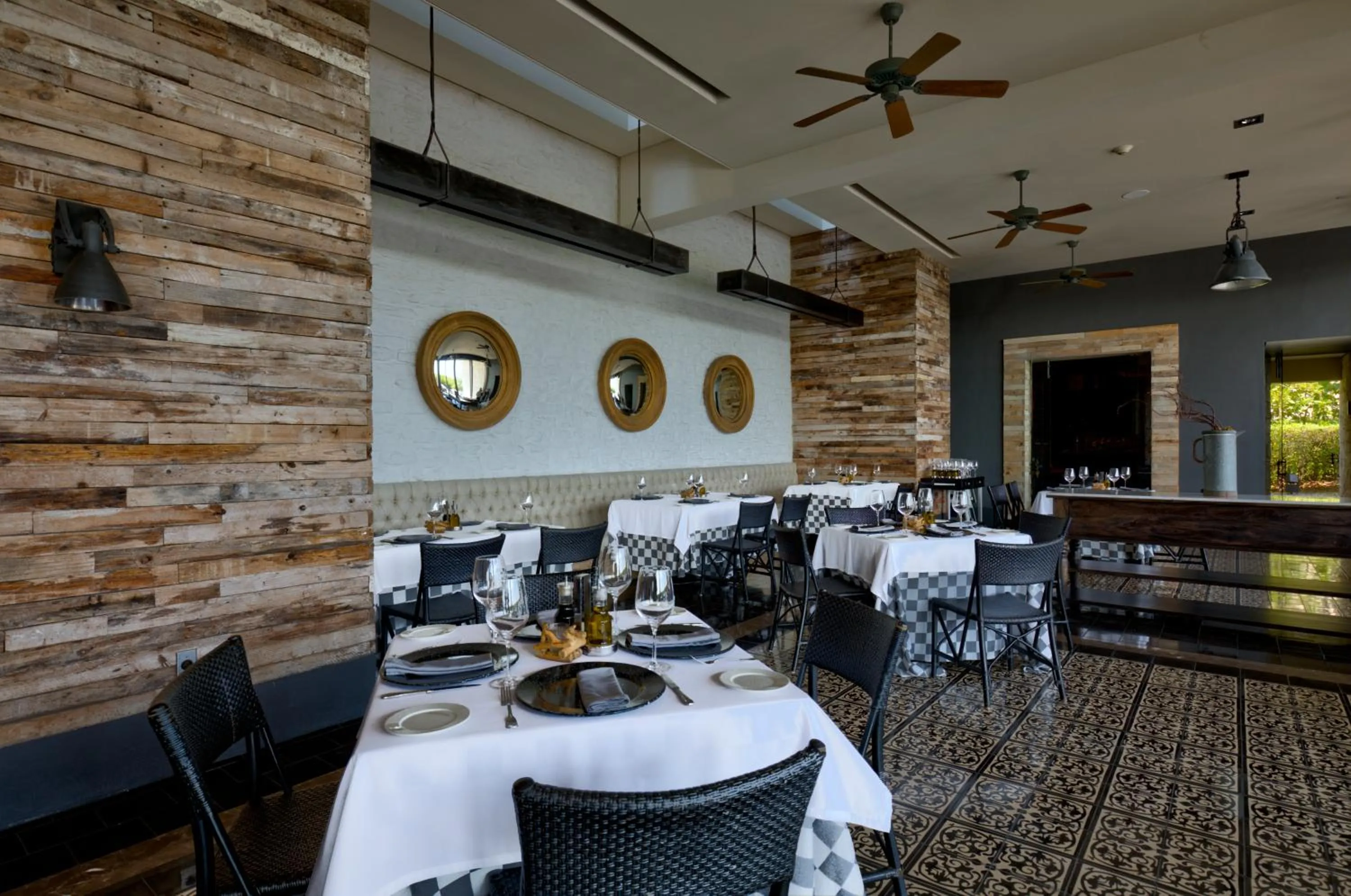 Restaurant/places to eat in NIZUC Resort & Spa