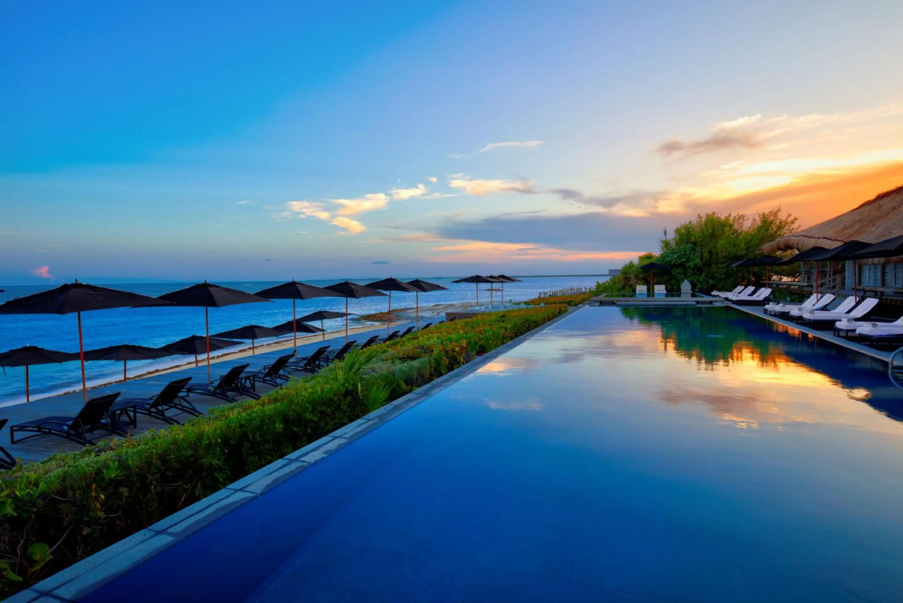 Swimming pool in NIZUC Resort & Spa