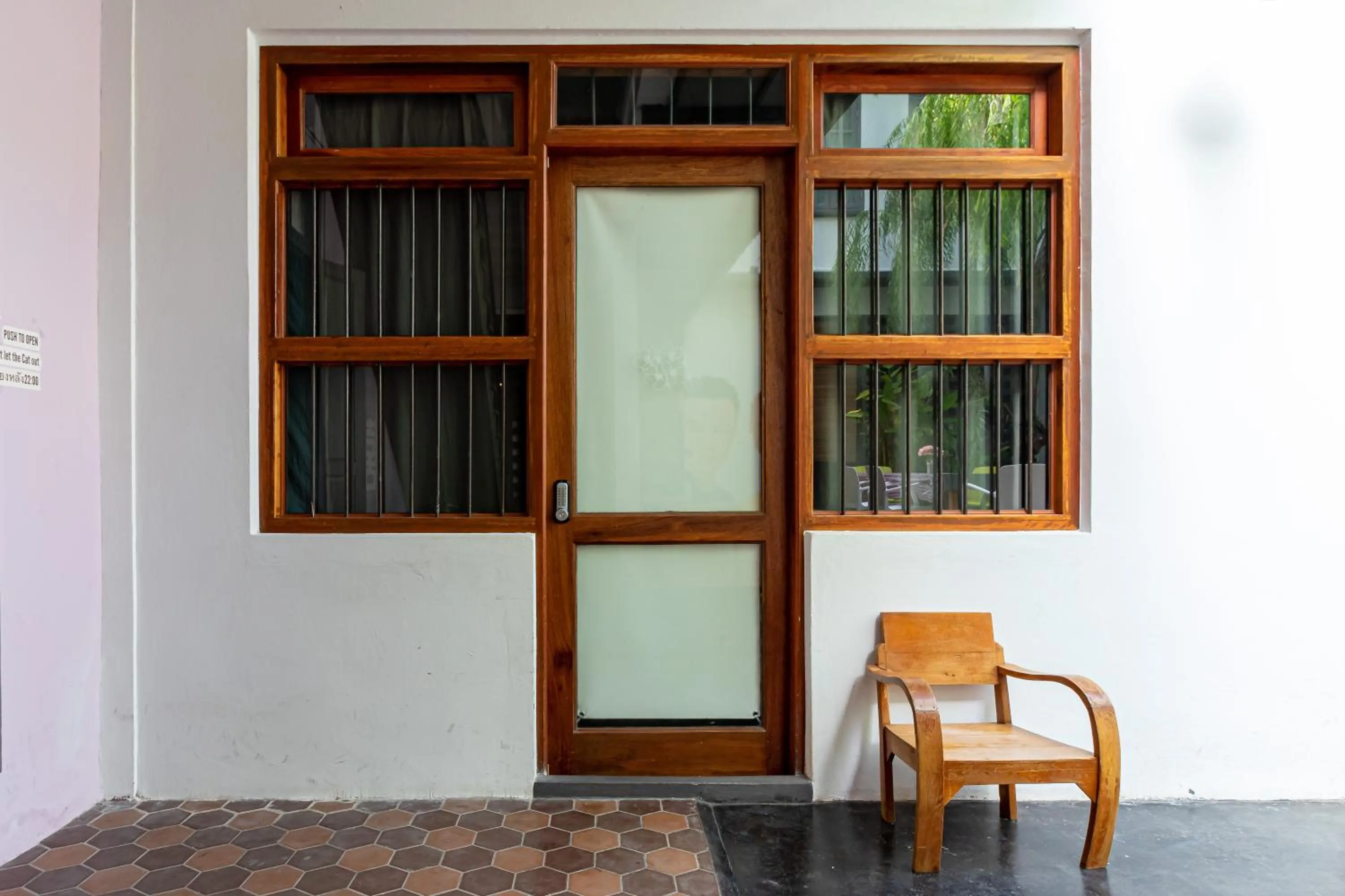 Facade/entrance in Yu Cafe Hostel