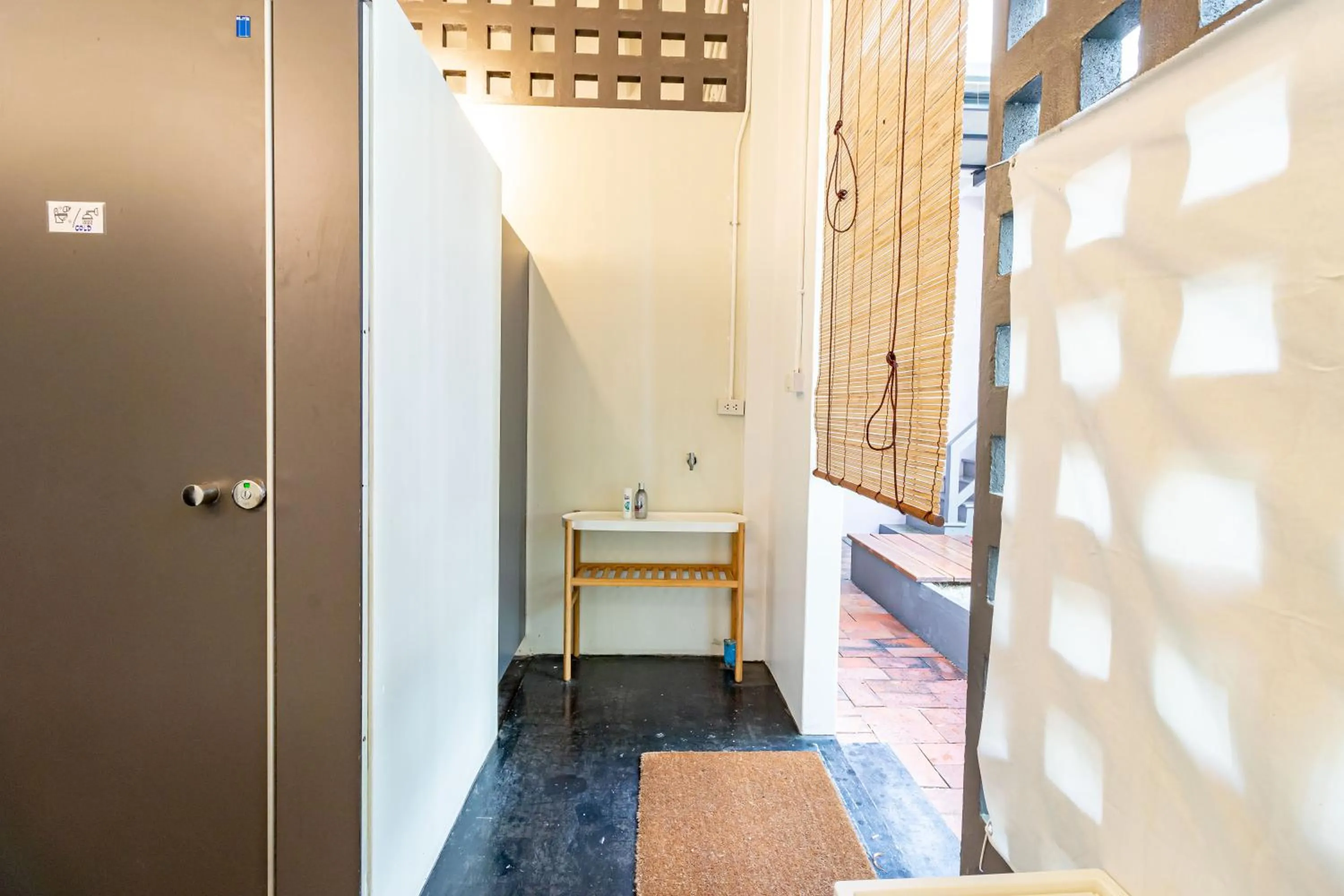 Bathroom in Yu Cafe Hostel